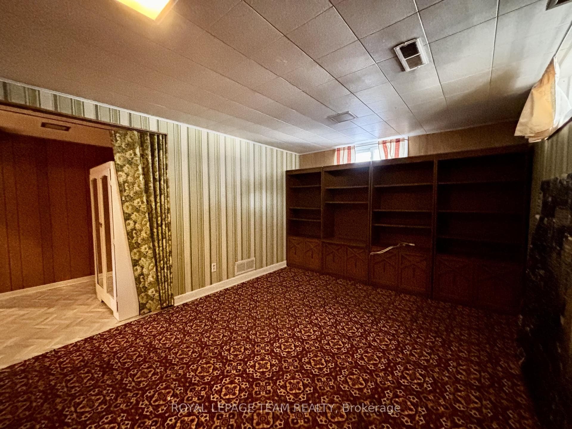 1052 FISHER Avenue photo 44