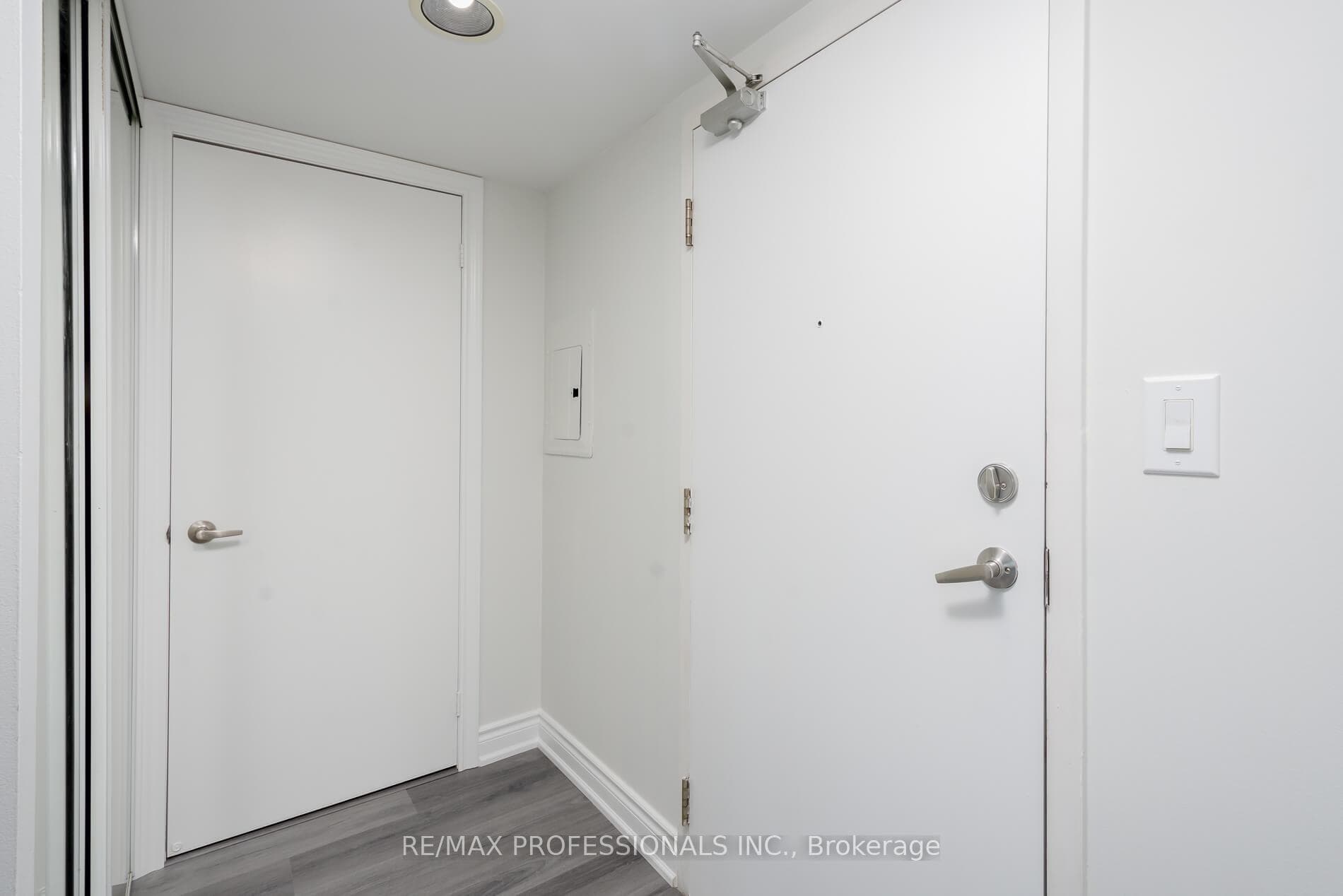 1000 King Street Unit 520 photo 4