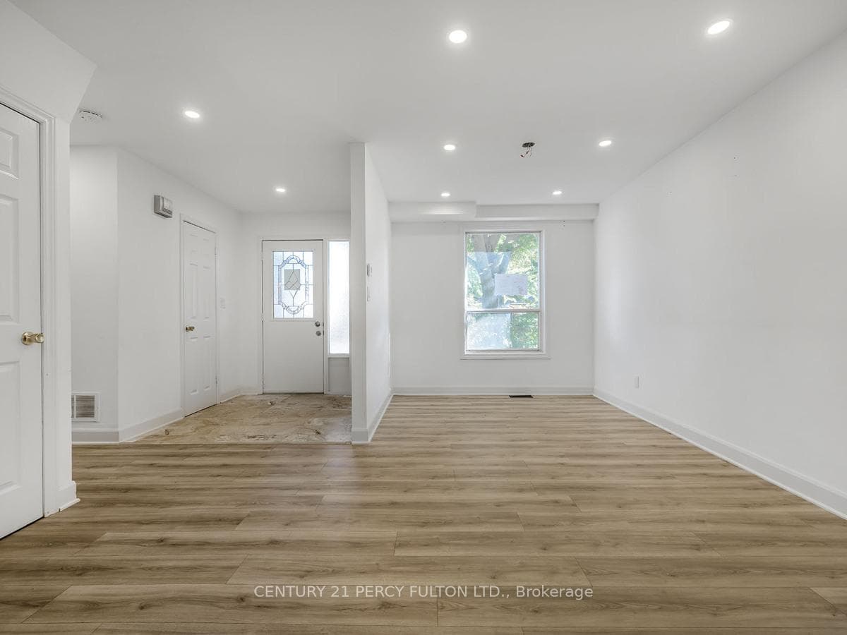 149 Armitage Drive photo 4