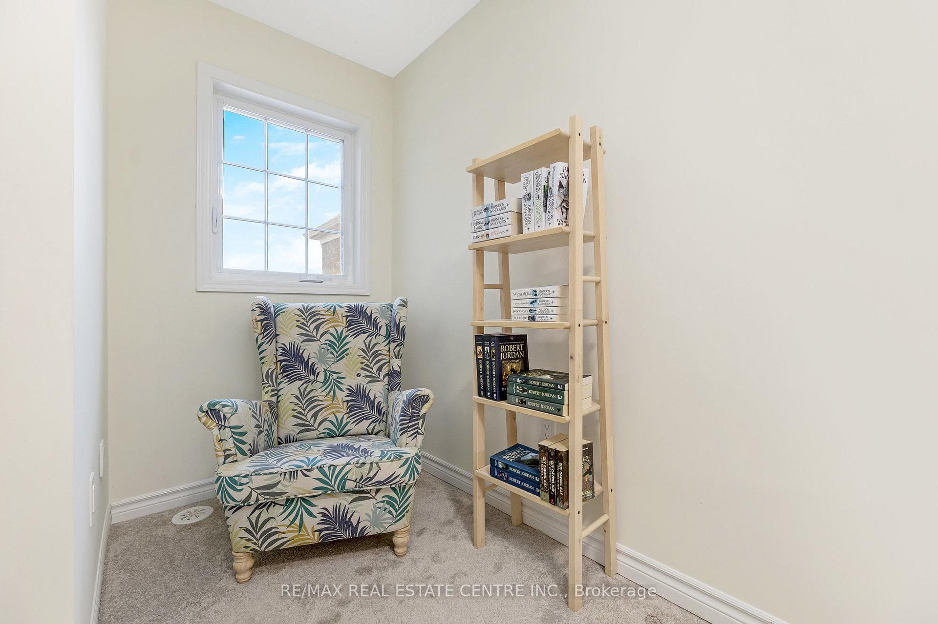 890 Ash Gate photo 17