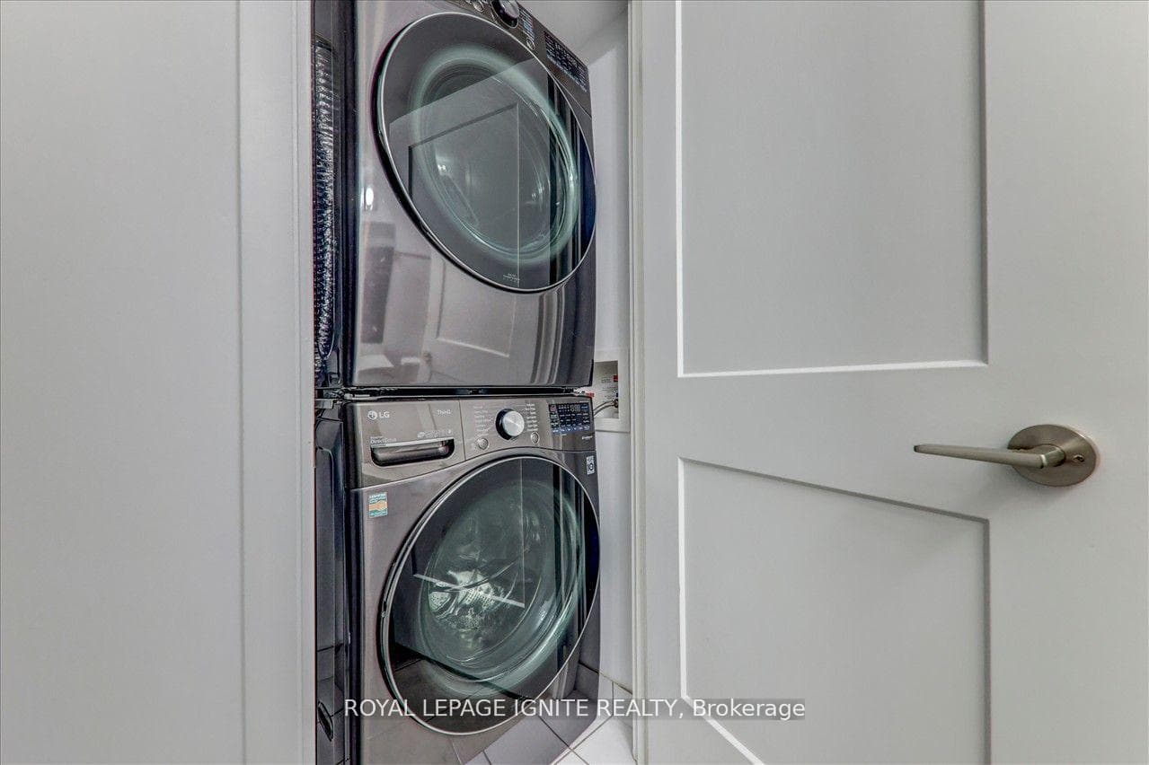 151 Village Green Square Unit 707 photo 22