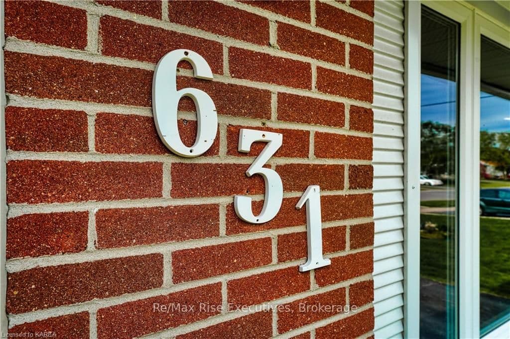 631 AYLMER Crescent Unit 1 photo 2