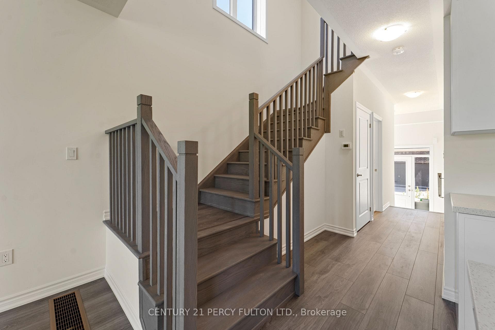 39 Watts Mews photo 14