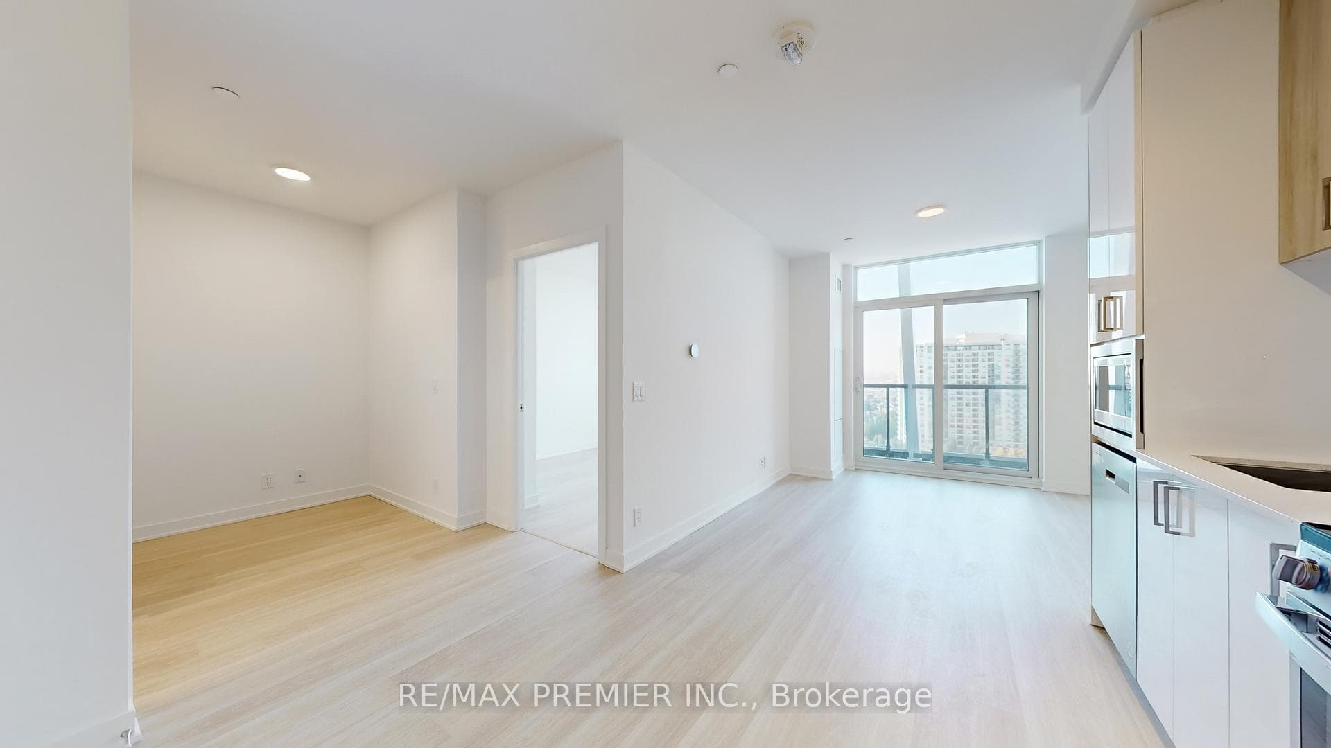 30 Upper Mall Way Unit 1206 photo 7
