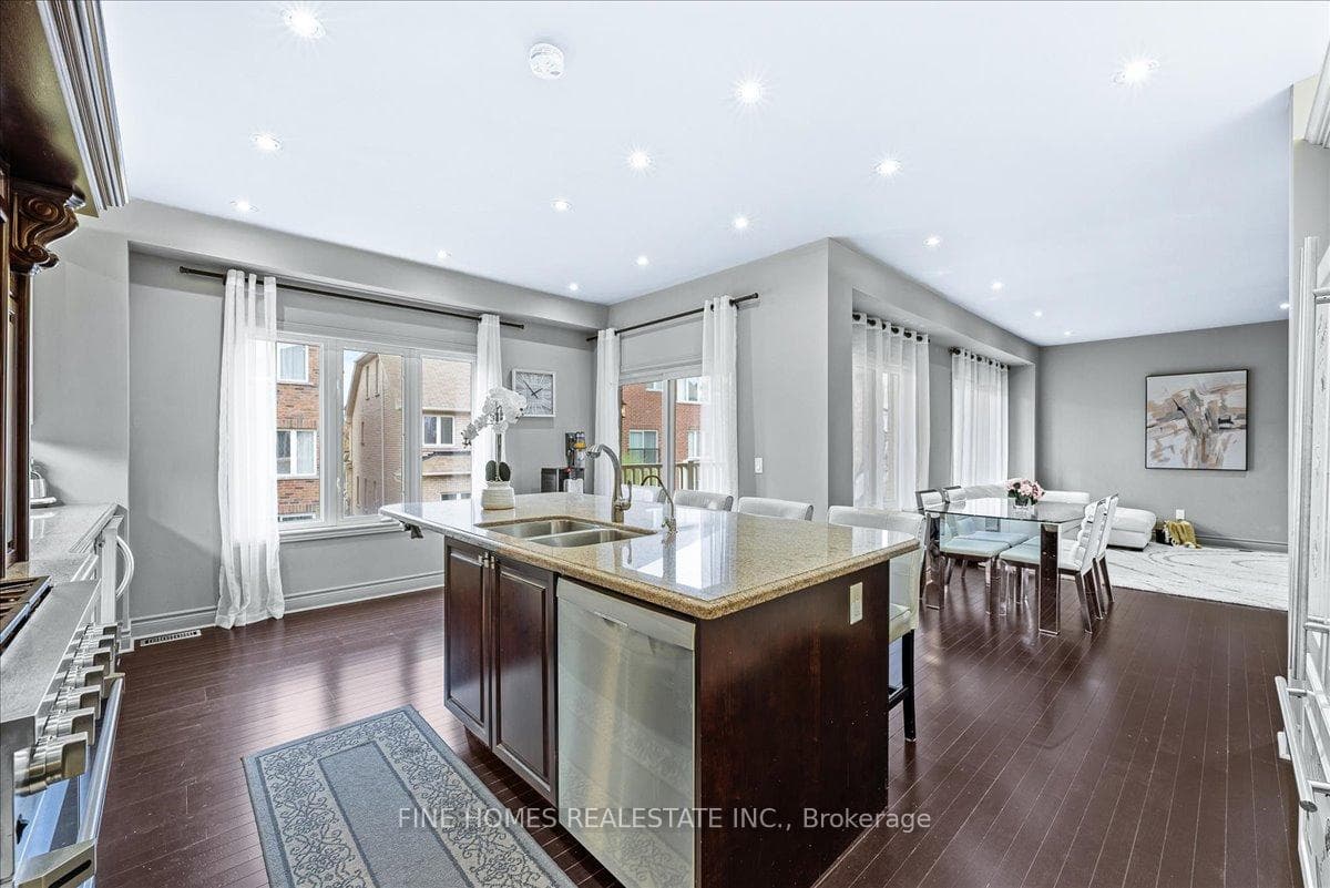 26 Gesher Crescent Unit Upper photo 15