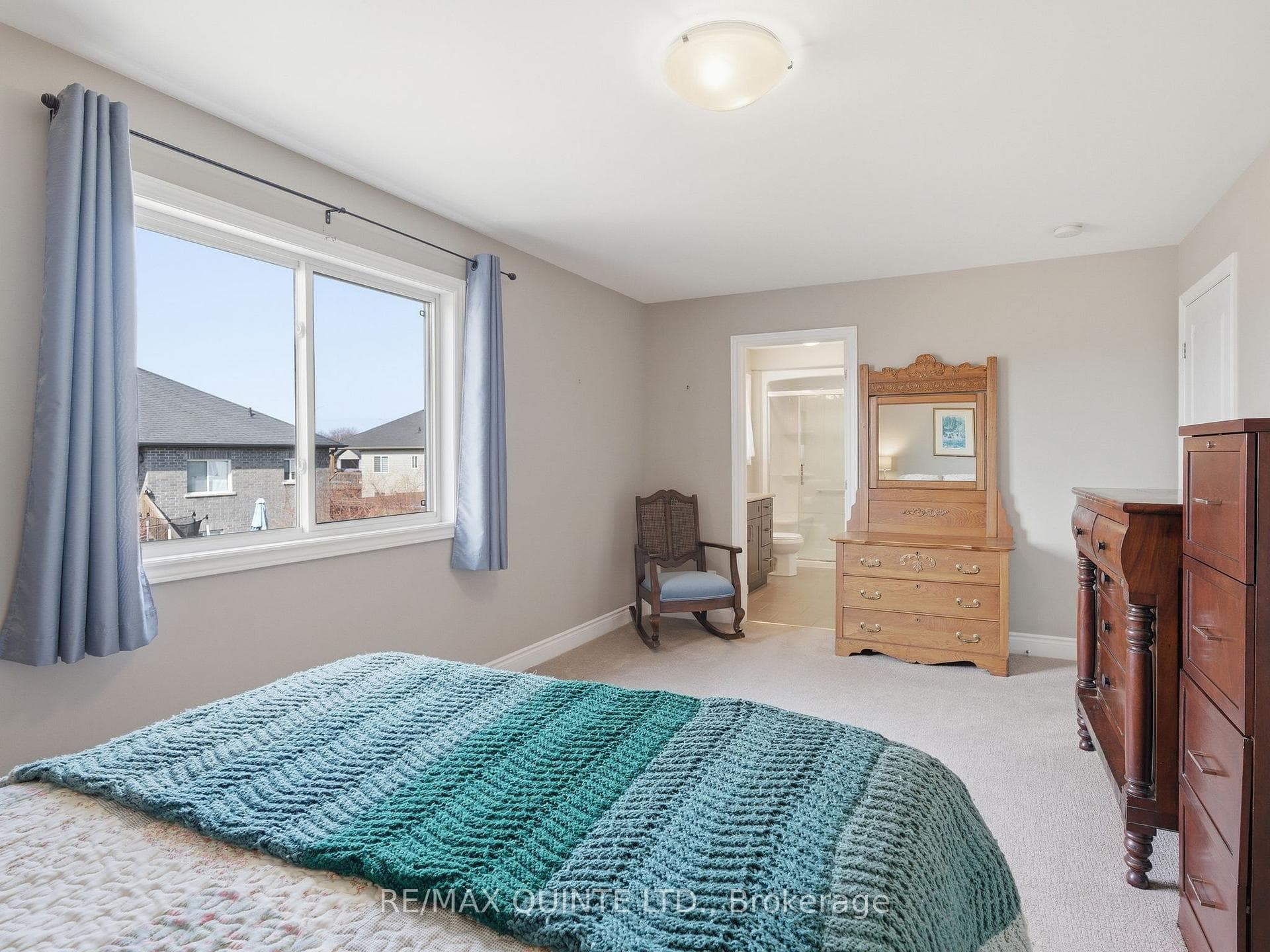 Primary suite sprawls over 300 sq. ft.