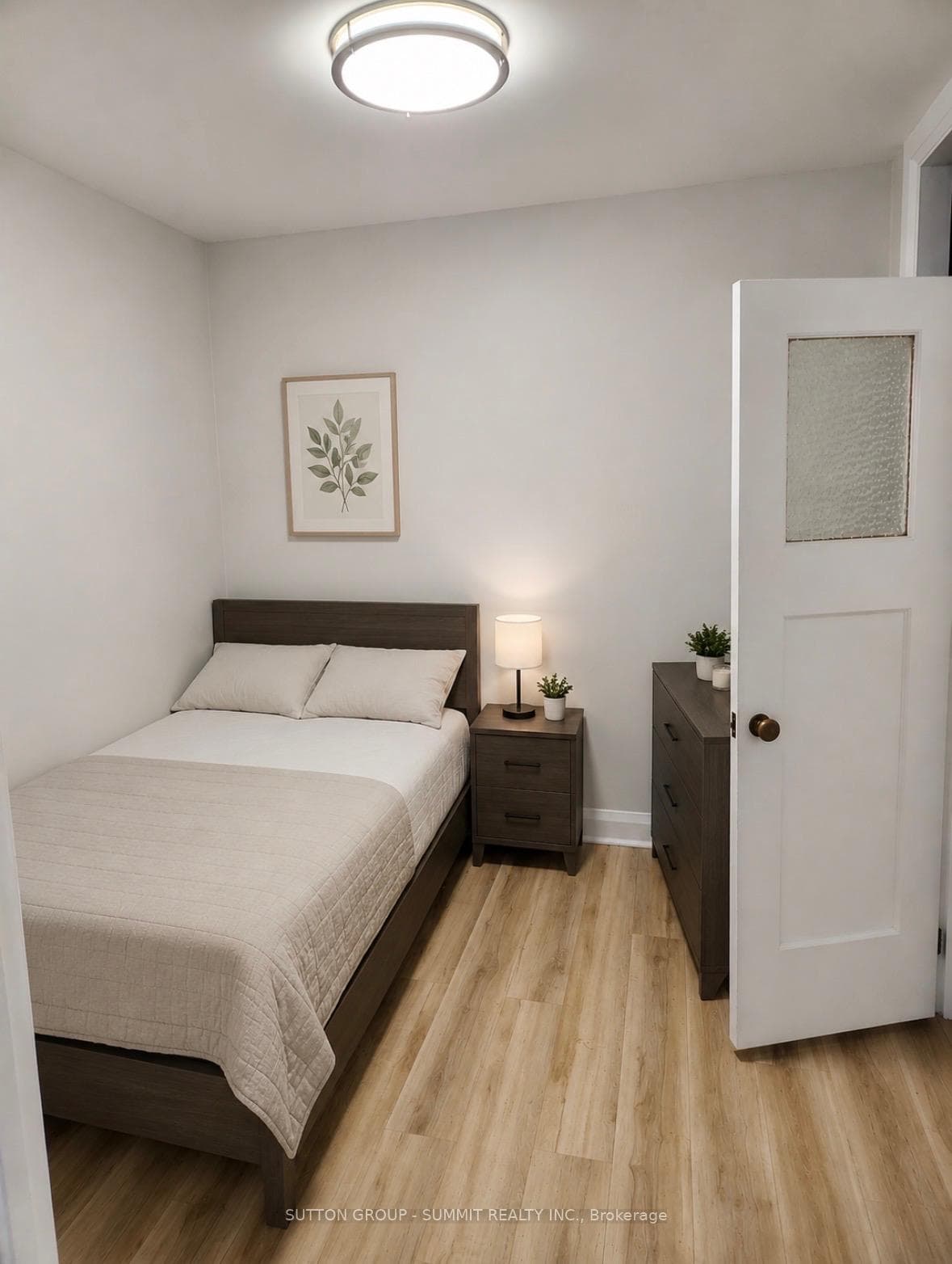 98 VAUGHAN Road Unit 202 photo 6