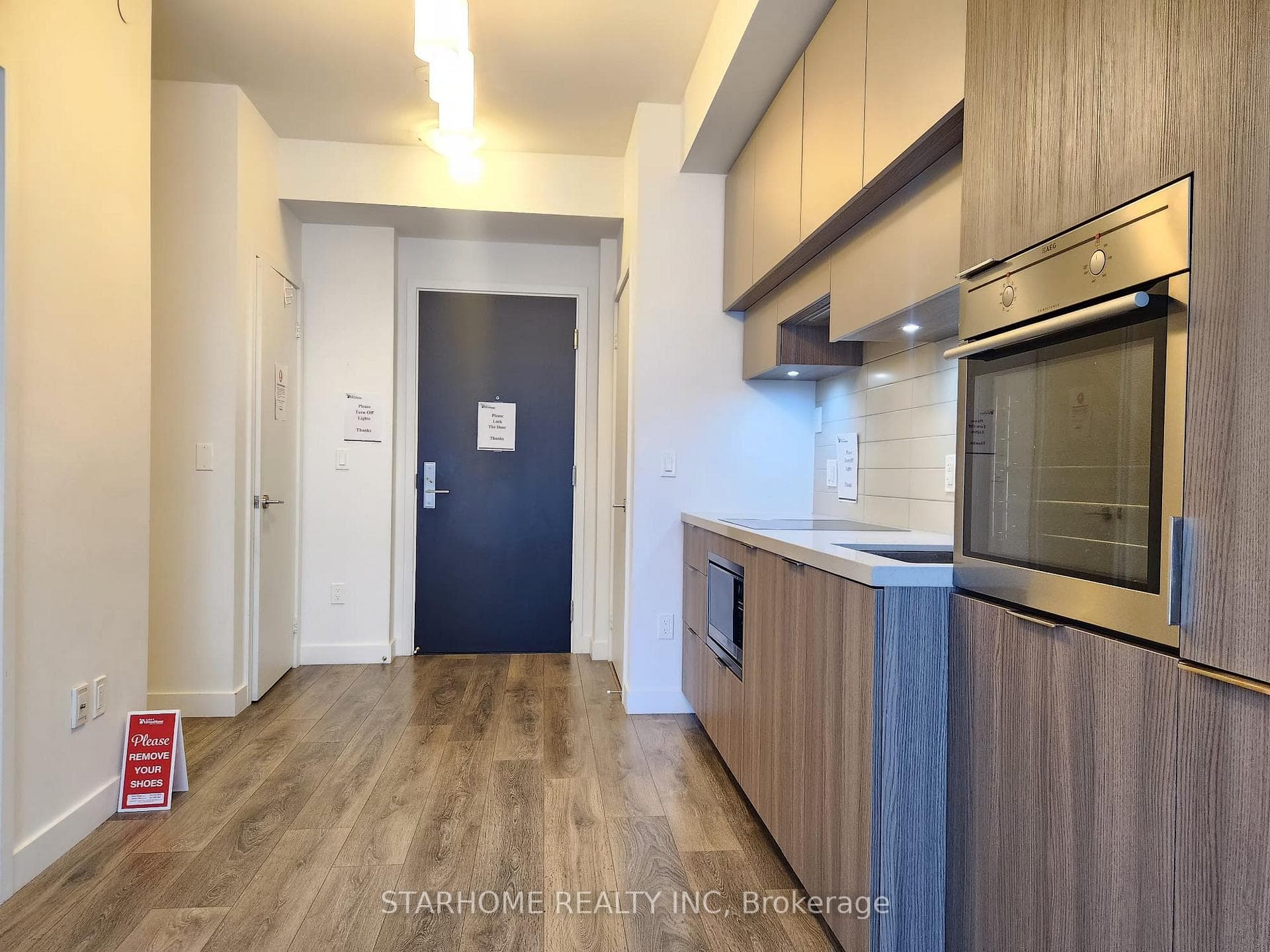 8 Eglinton Avenue Unit 1104 photo 4