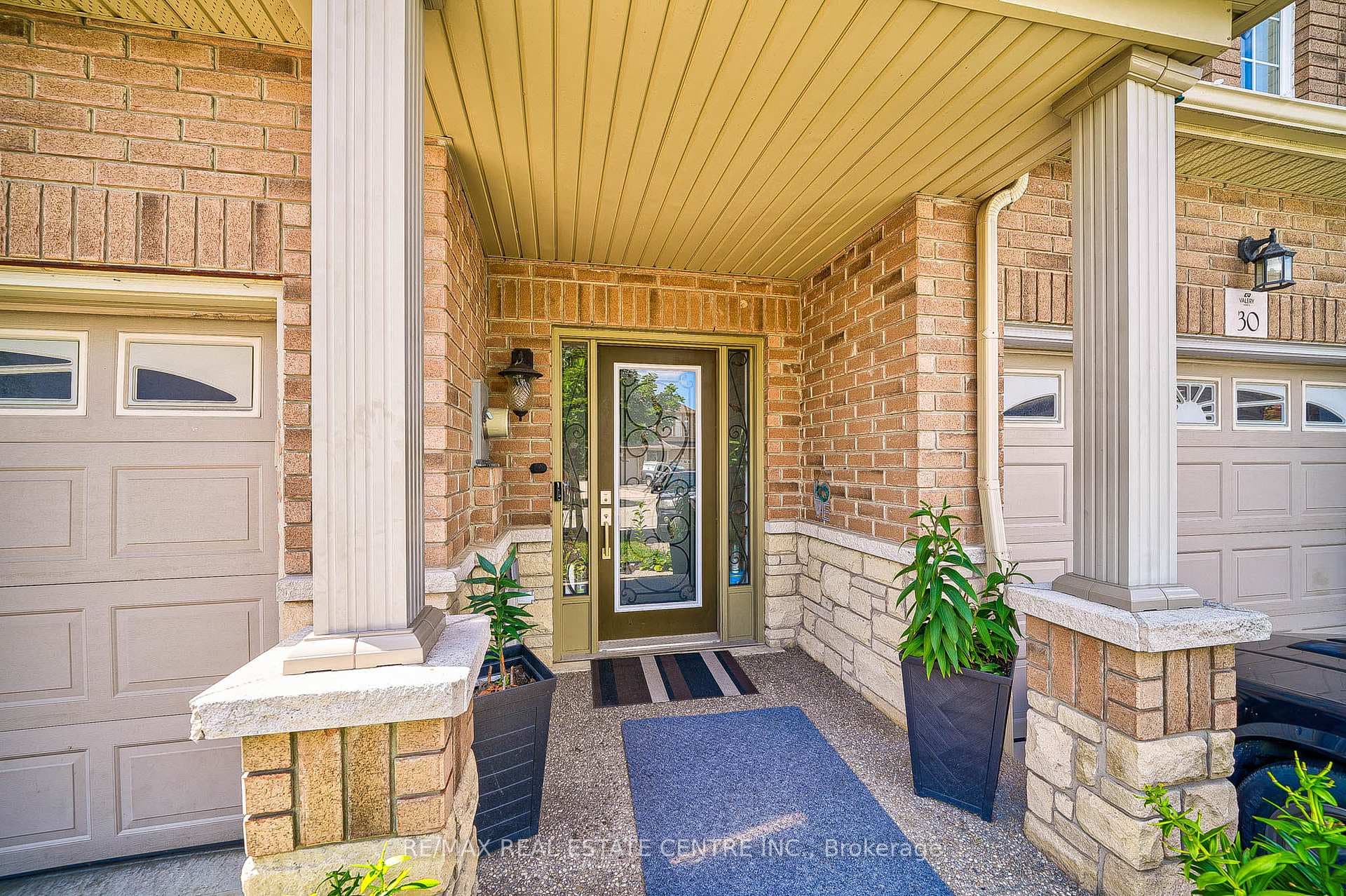 32 Cedarville Drive photo 3