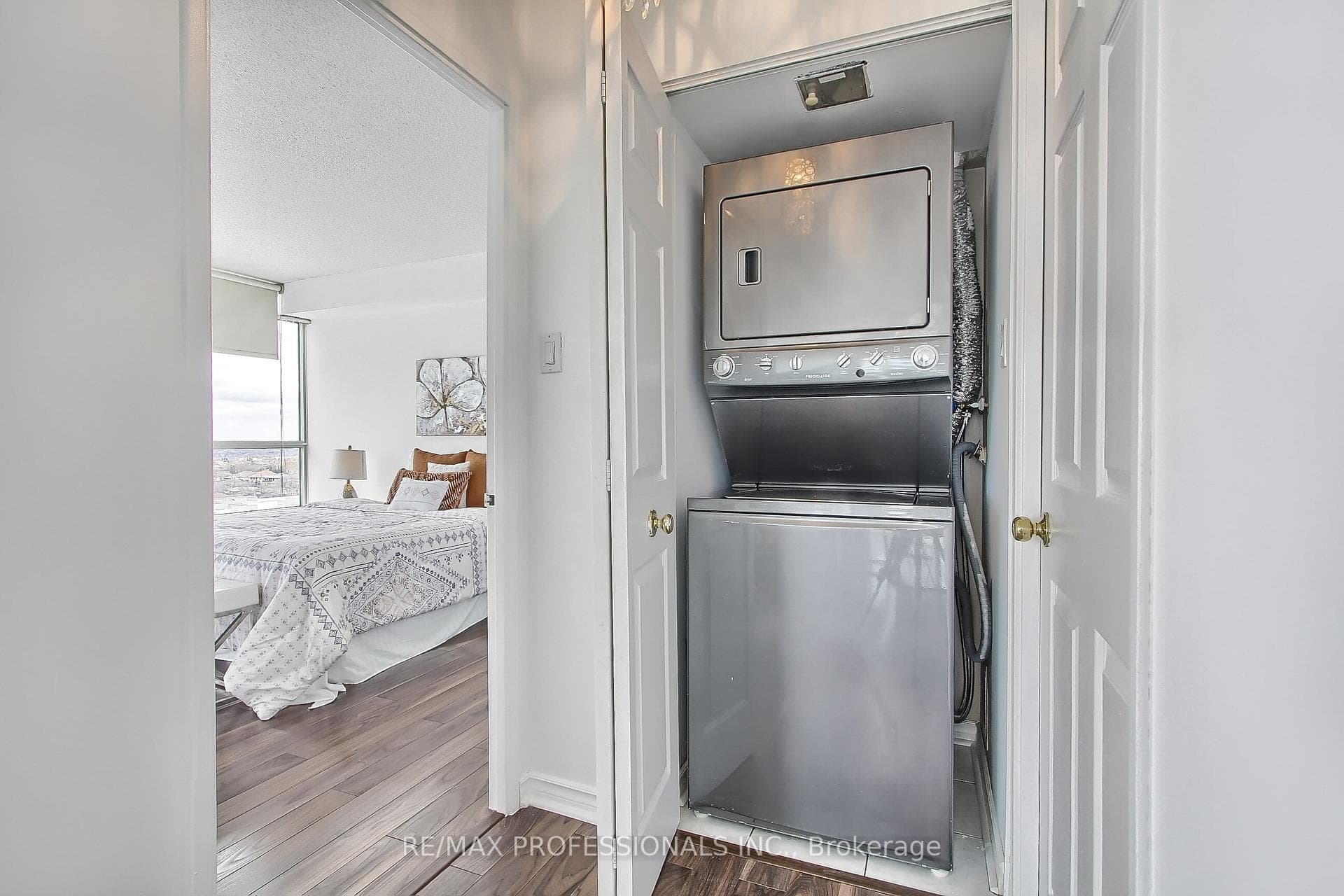 55 Elm Drive Unit 1511 photo 35