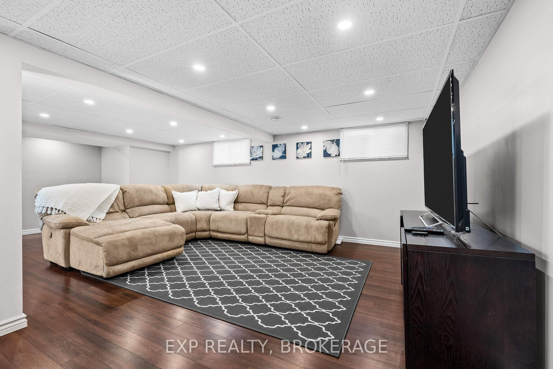 691 HIGH GATE PARK Drive photo 20