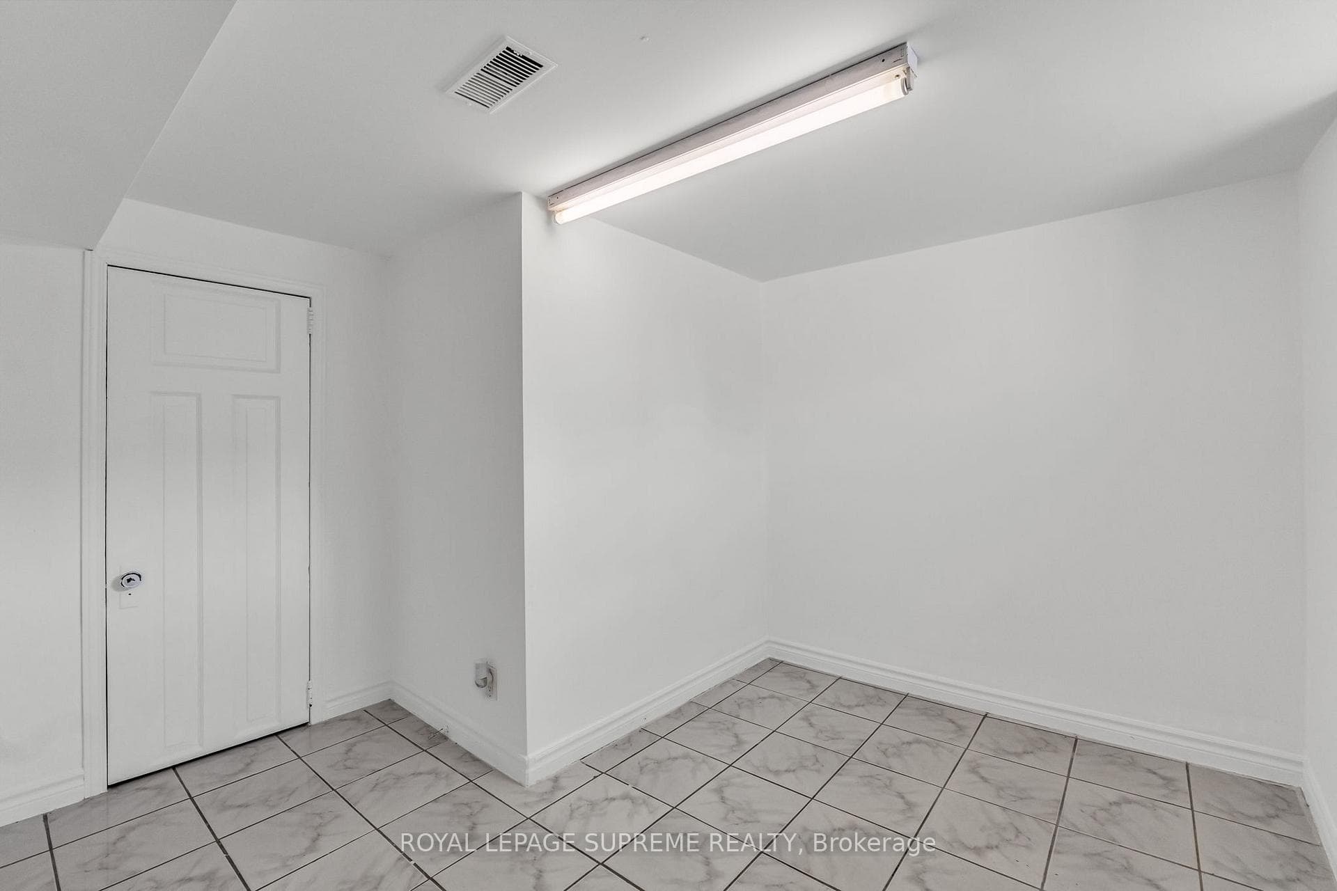 1837 Dufferin Street photo 29