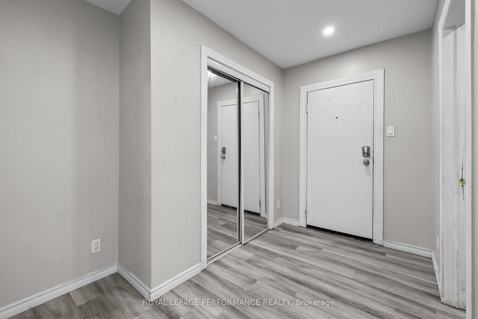 267 Lalemant Street photo 9