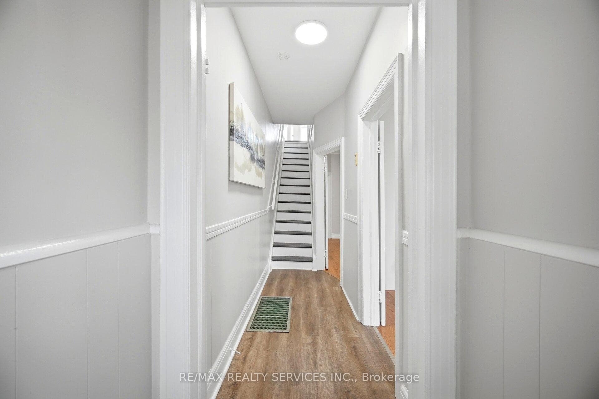 1147 Dufferin Street photo 4