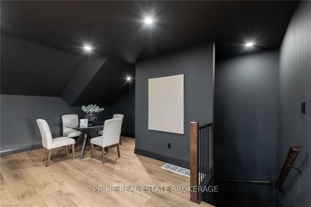 584522 BEACHVILLE Road photo 30