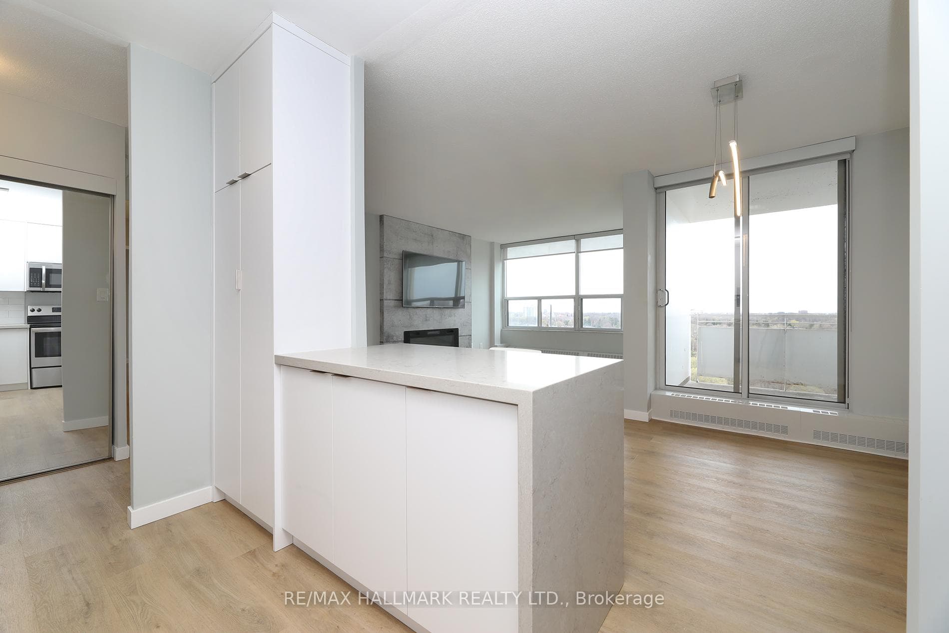 60 Pavane Linkway Way Unit 1704 photo 14
