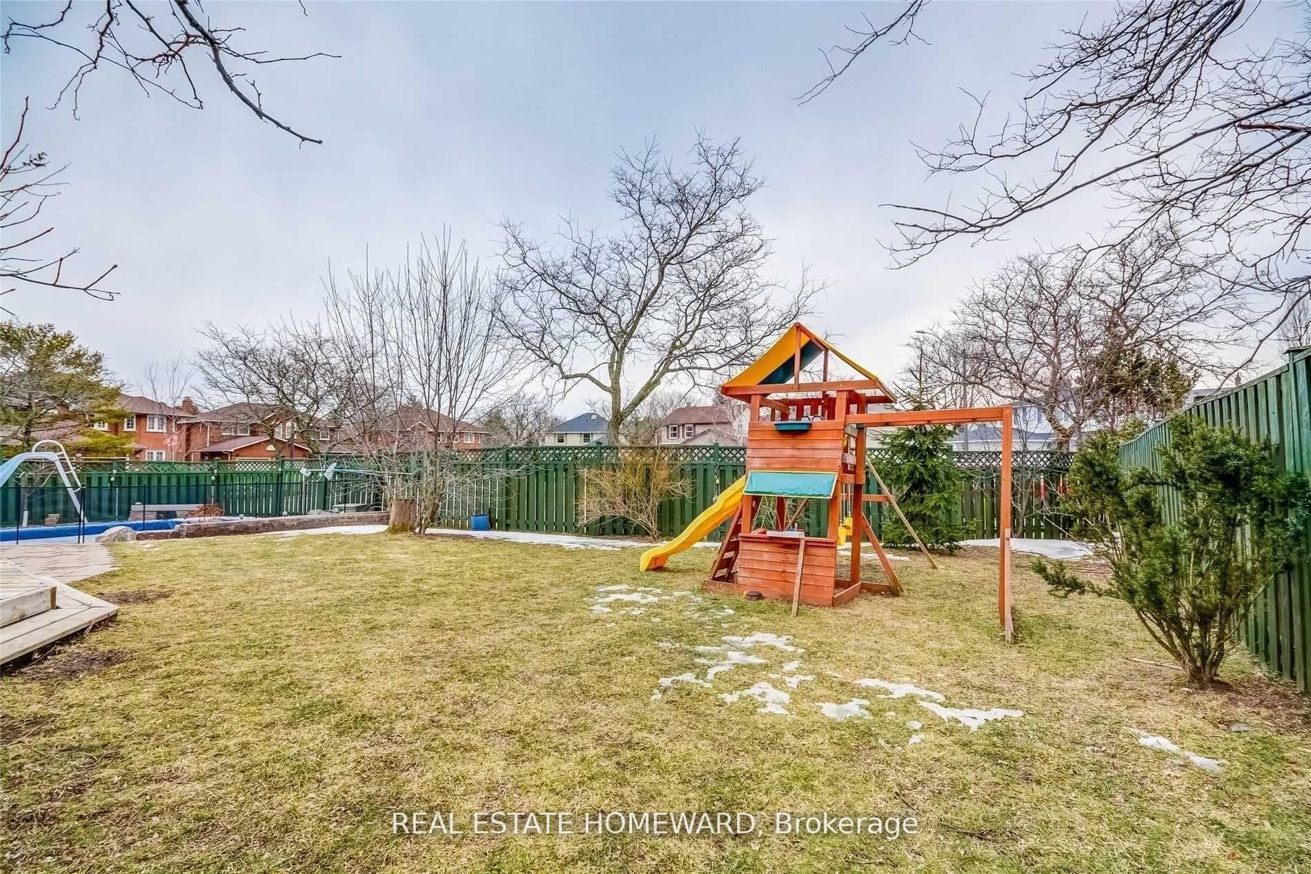 11 Belmont Court photo 36