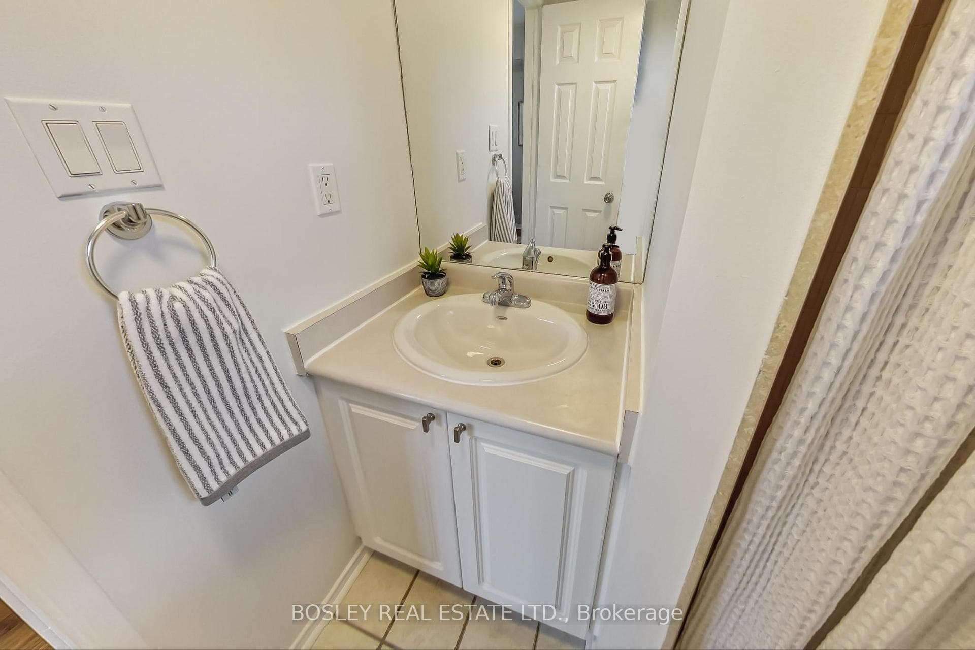 10 Merchant Lane Unit 153 photo 18