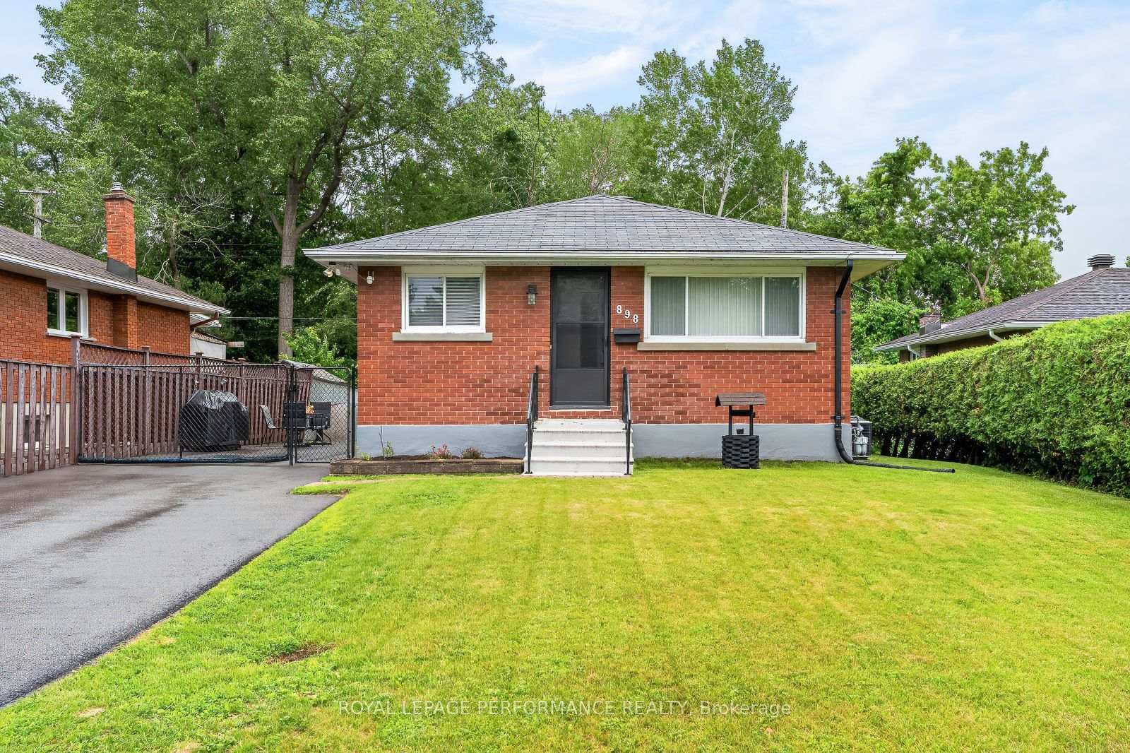 898 Charleswood Avenue photo 2