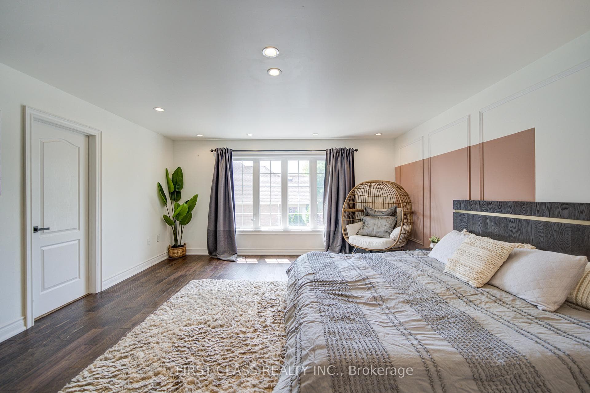 718 Peter Hall Drive photo 36