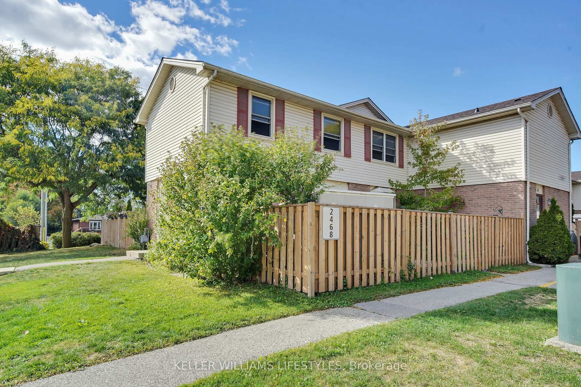 230 Clarke Road Unit 4 photo 3