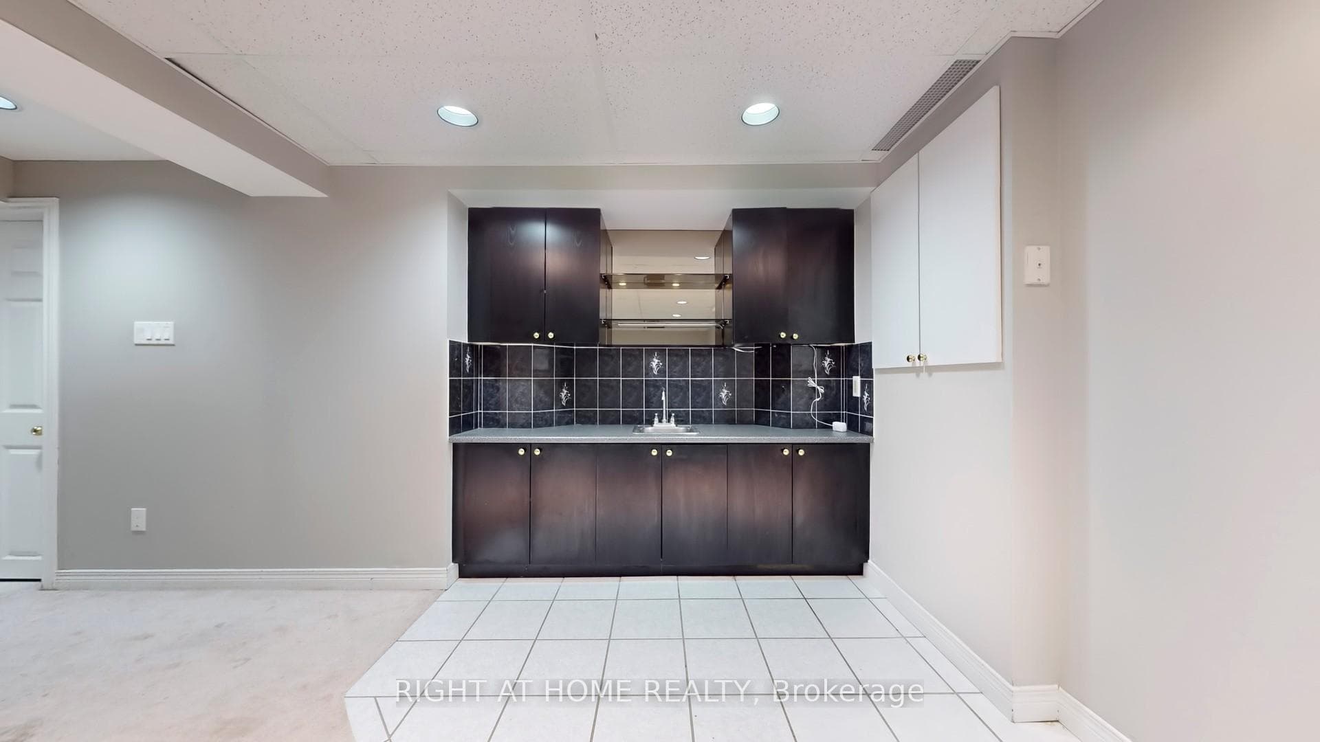 11 Hawker Court photo 35