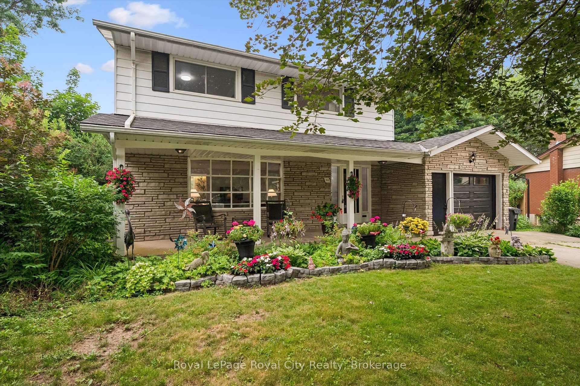 30 Westminster Avenue photo 1