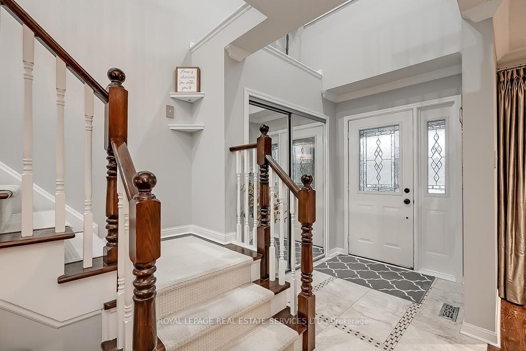 2479 Nettlecreek Crescent photo 3