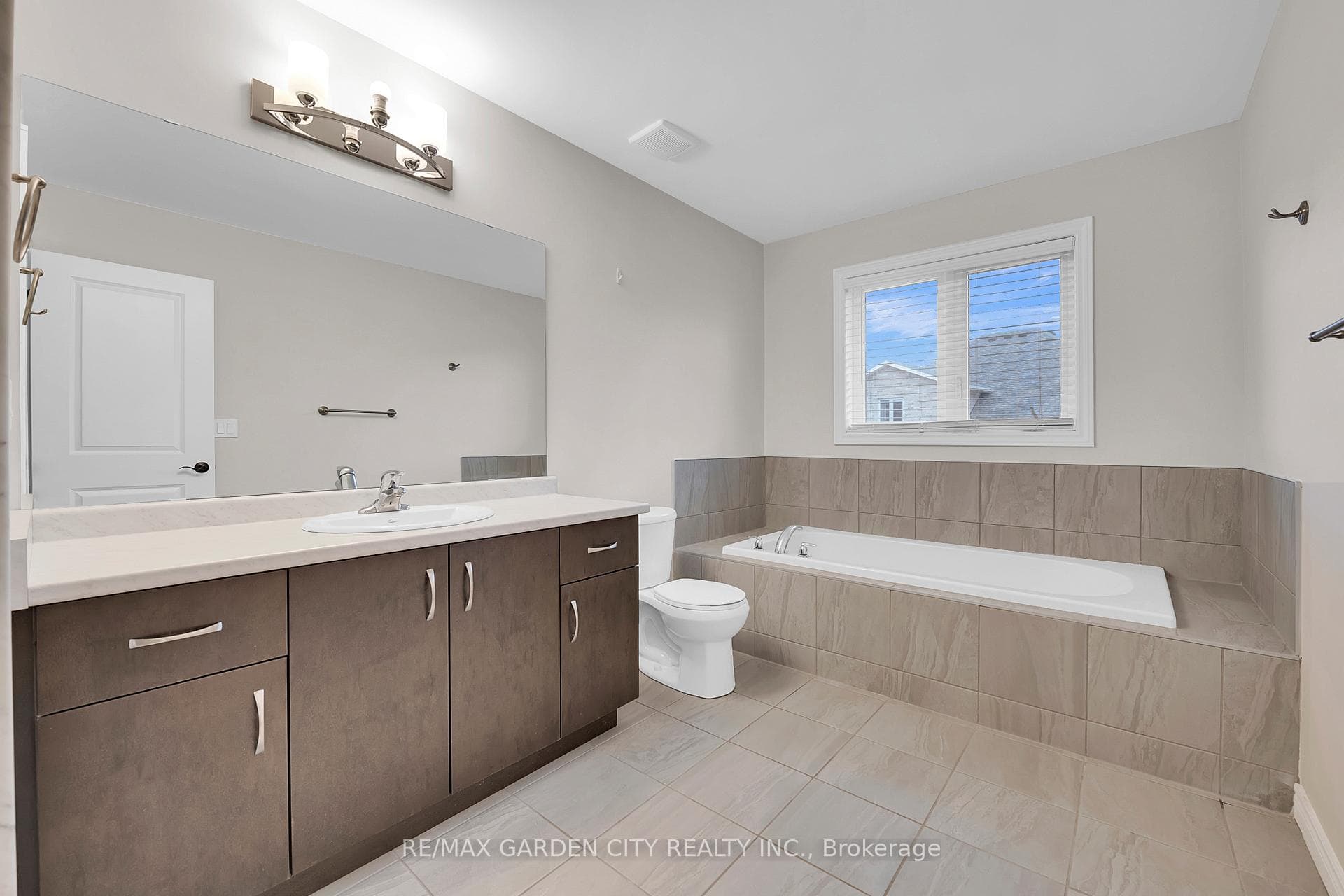 44 Dennis Drive photo 15