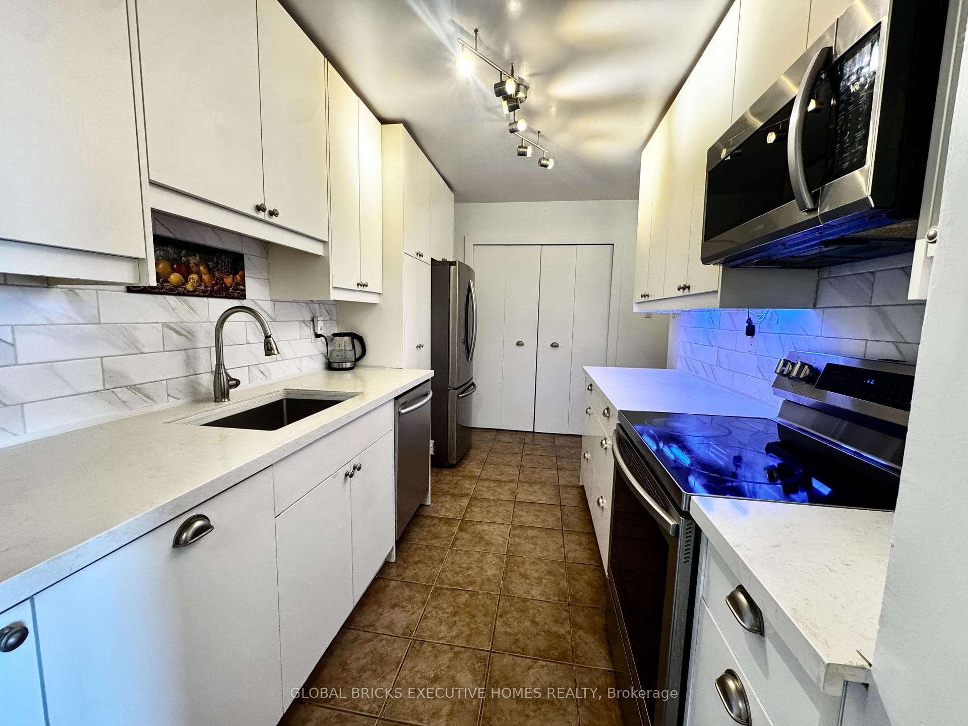 3025 Queen Frederica Drive Unit 508 photo 9