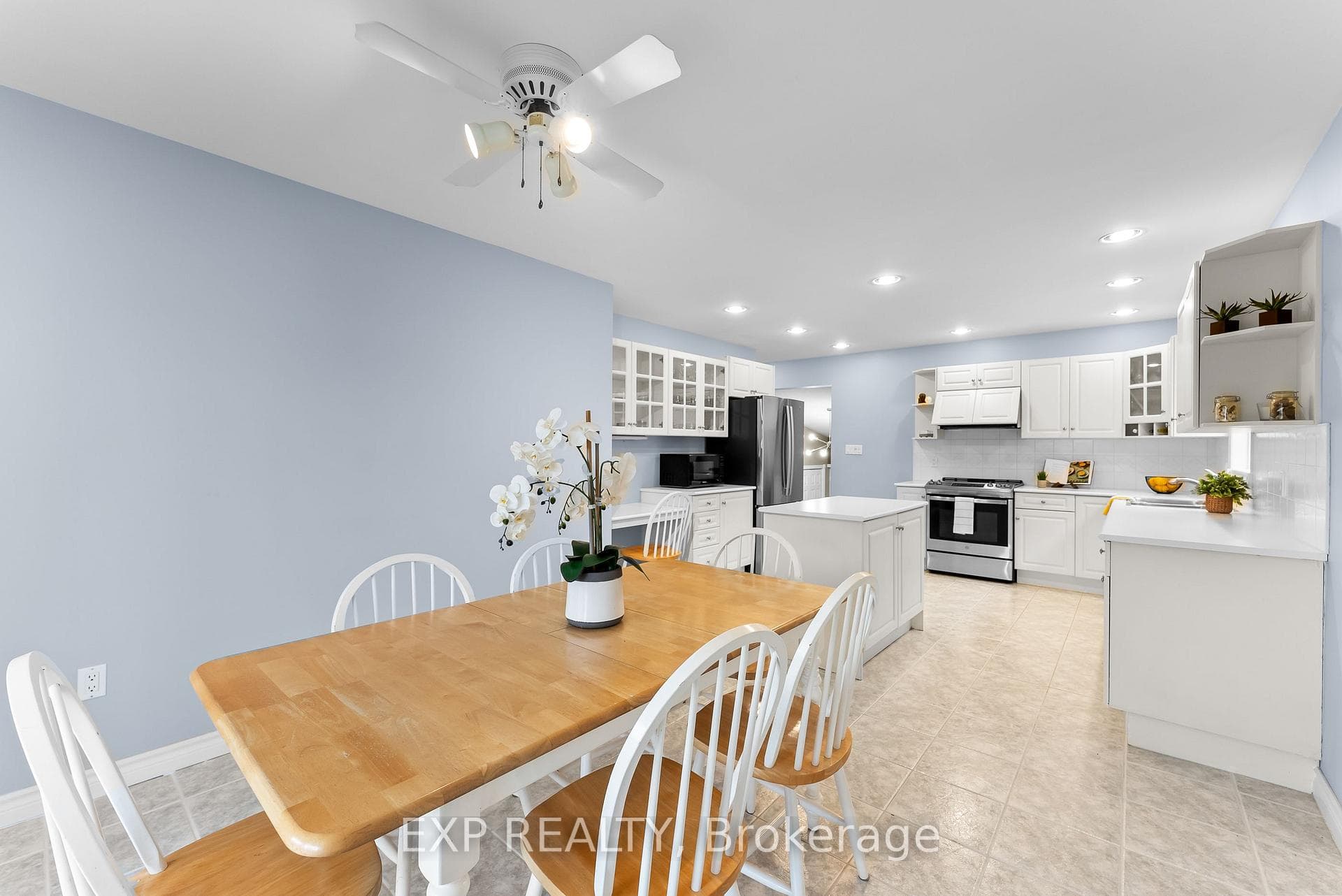 54 Sterling Street photo 16