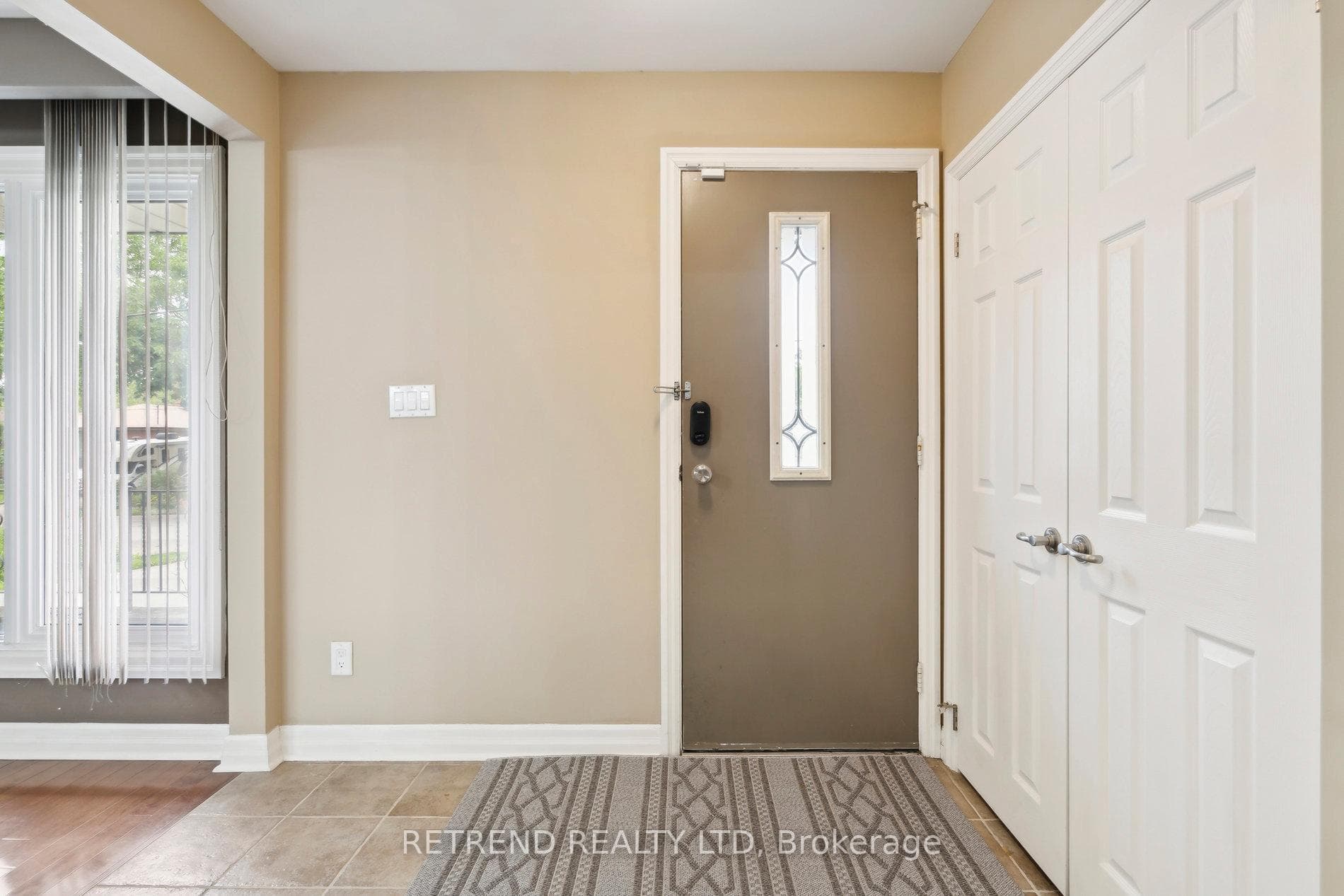 1426 Chalice Crescent photo 3