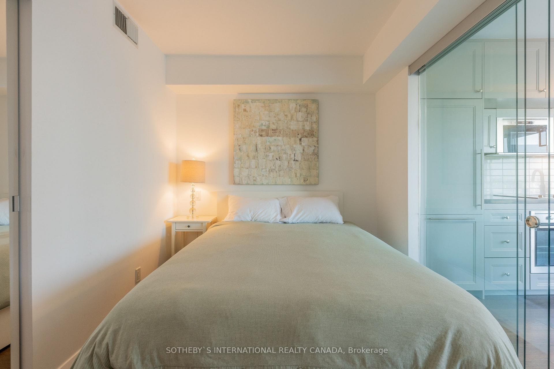 155 Yorkville Avenue Unit 1116 photo 3