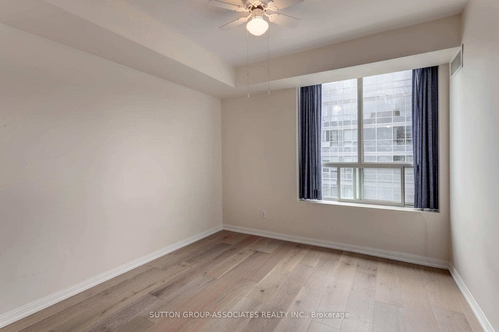 1000 King Street Unit 717 photo 25