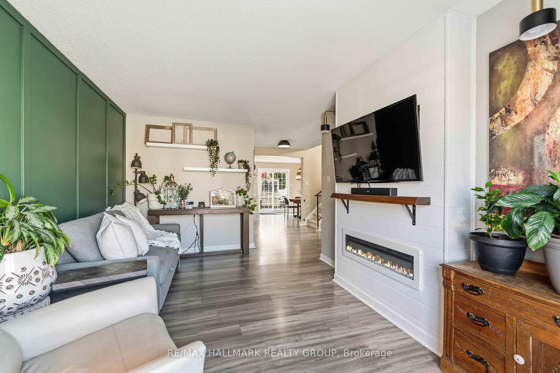 1091 Burgundy Lane photo 5