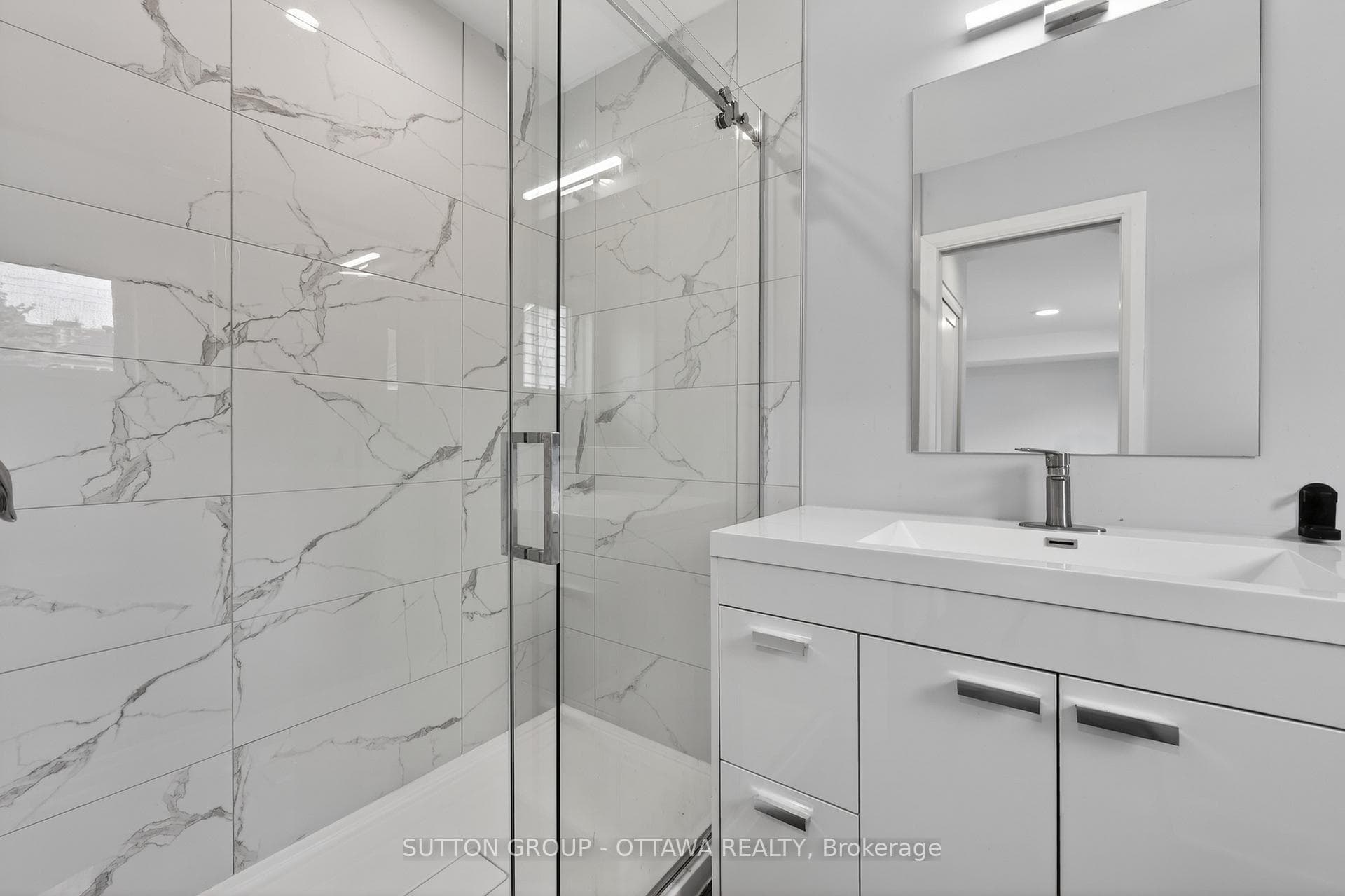 340 Shakespeare Street photo 29