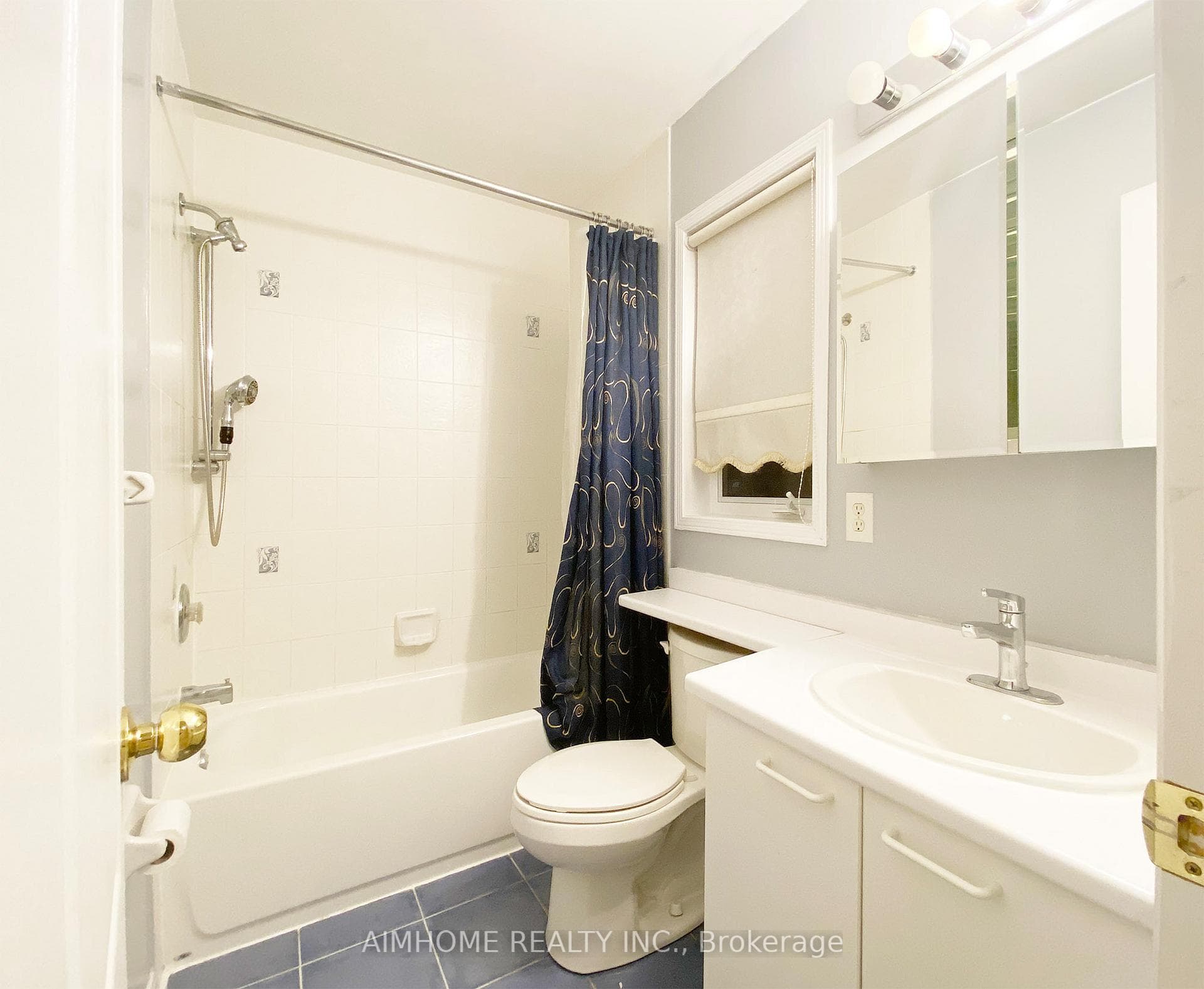 396 Bur Oak Avenue photo 9