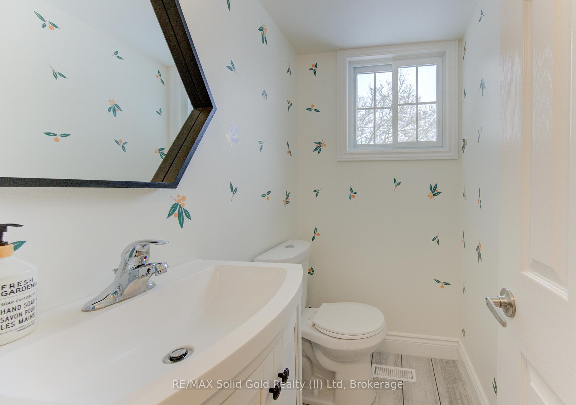 51 Nathaniel Crescent photo 18