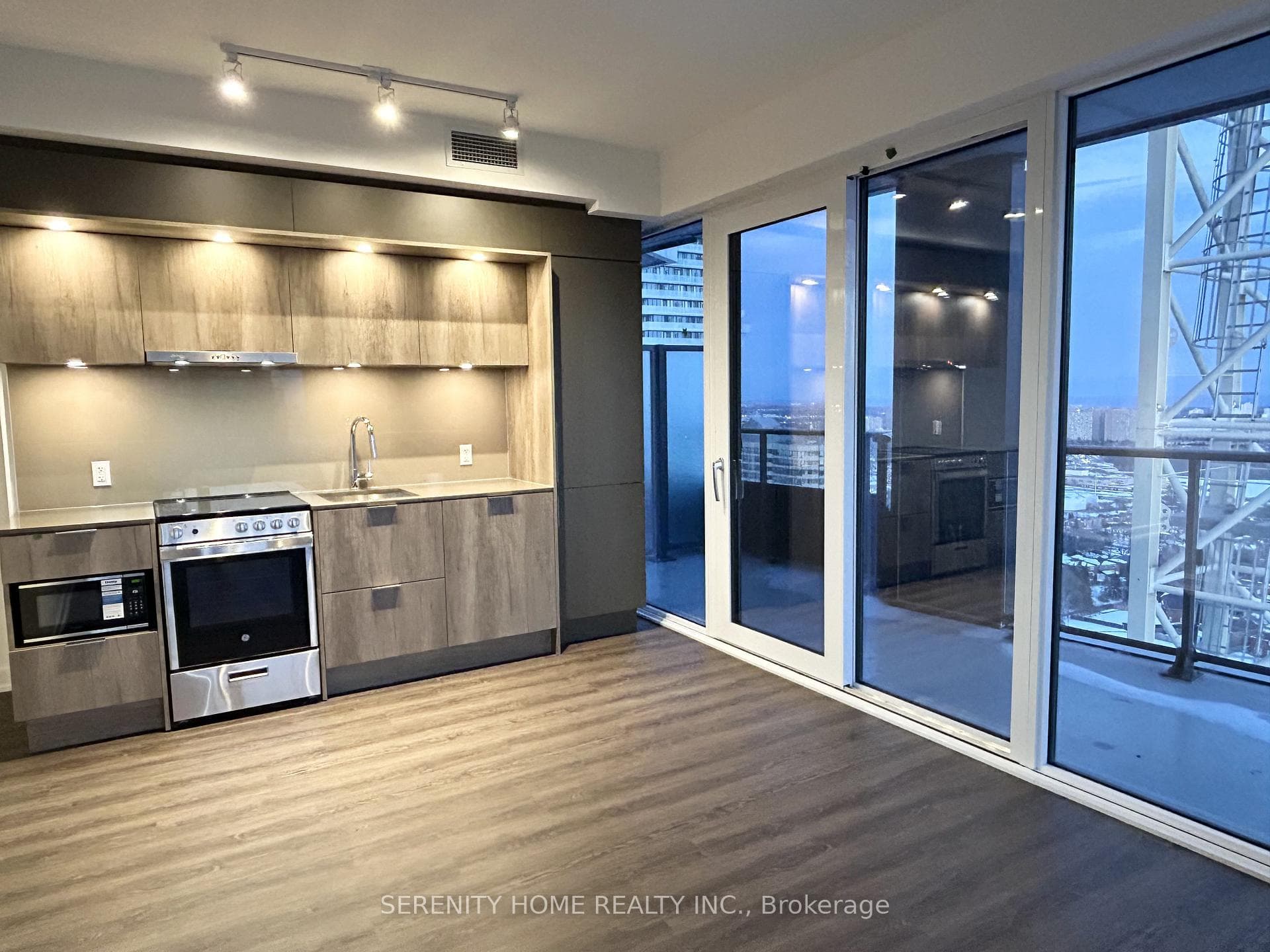 448 Burnhamthorpe Road Unit 2311 photo 5