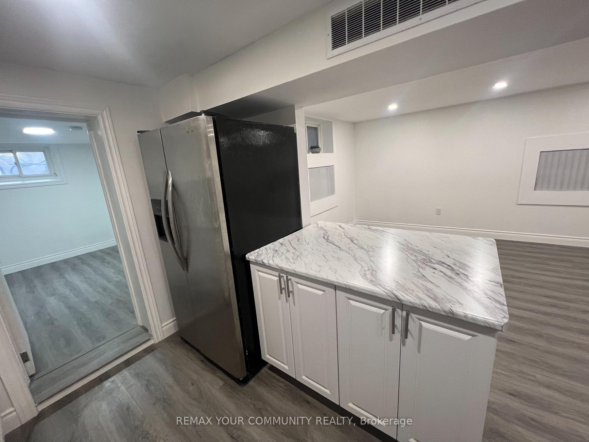 27 Torrens Avenue Unit Bsmt photo 6
