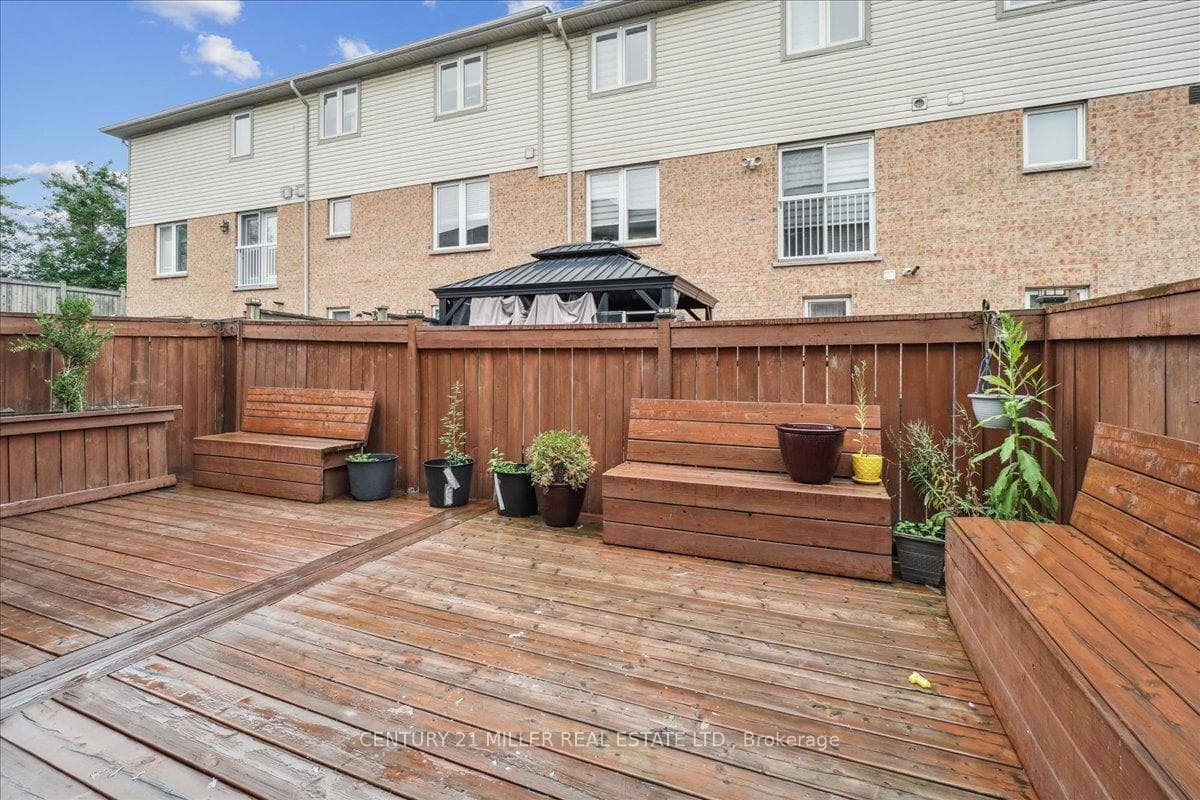3054 Highvalley Road photo 32