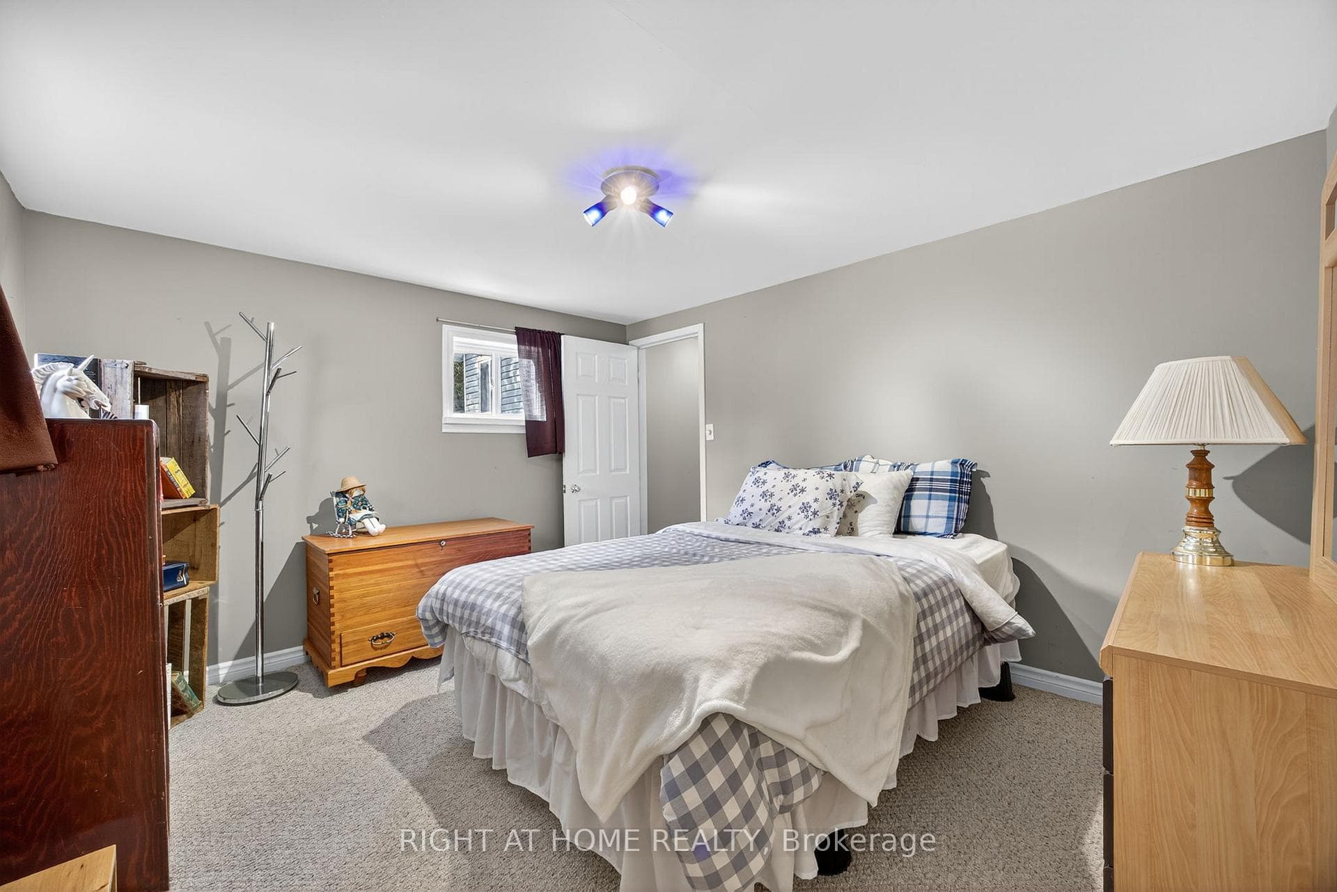73 Poplar Crescent photo 24