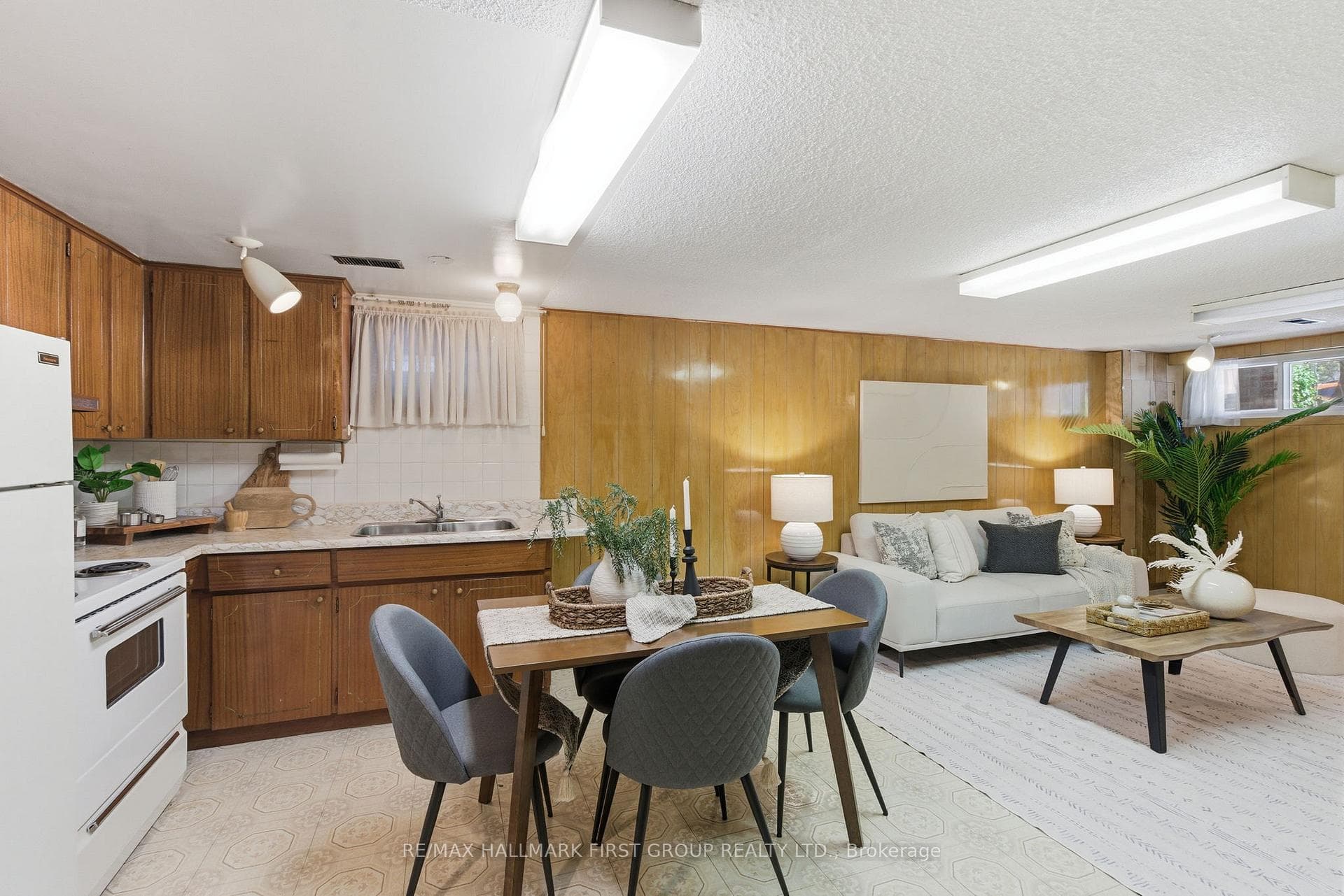 152 MCROBERTS Avenue photo 31