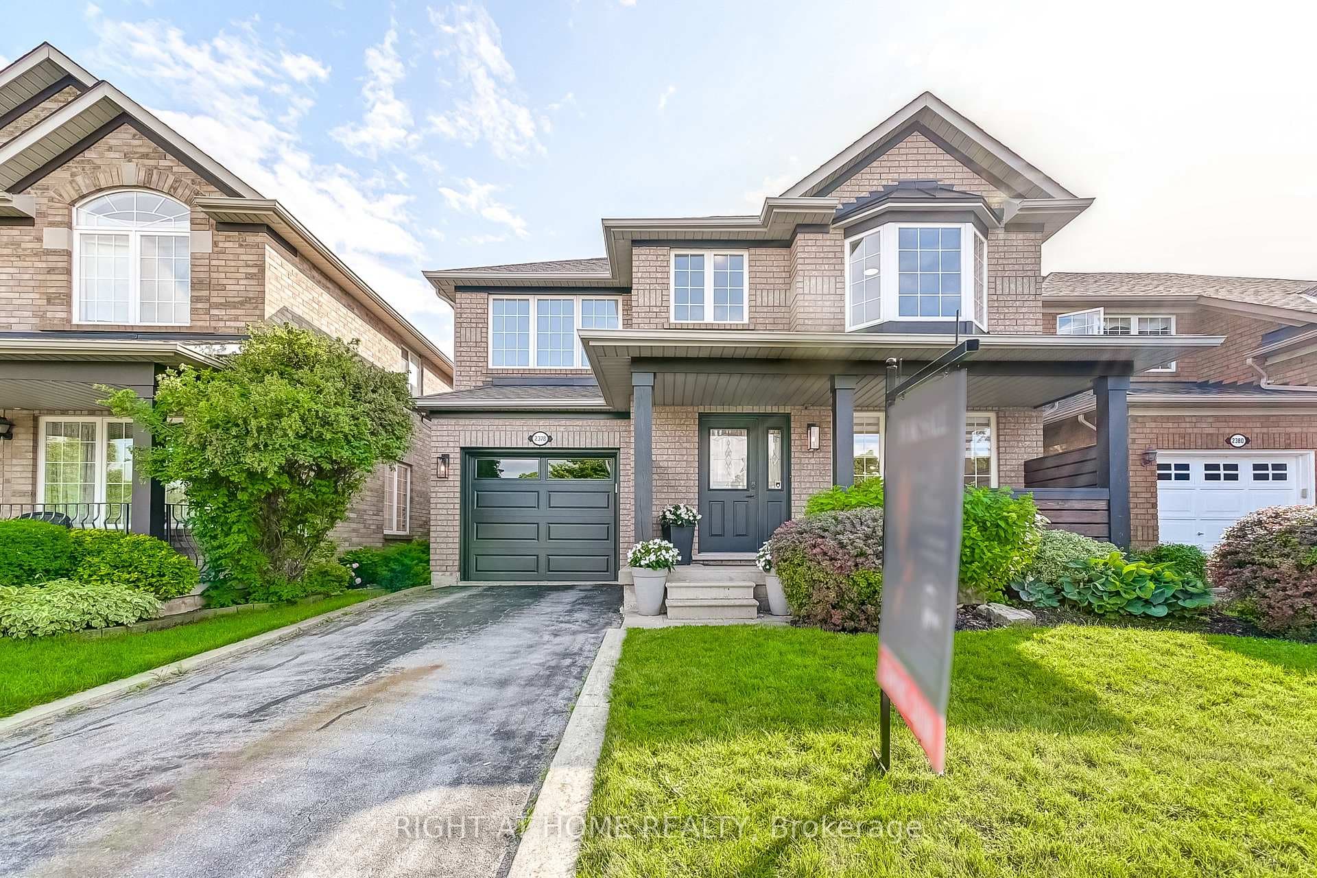 2378 Proudfoot Trail photo 2