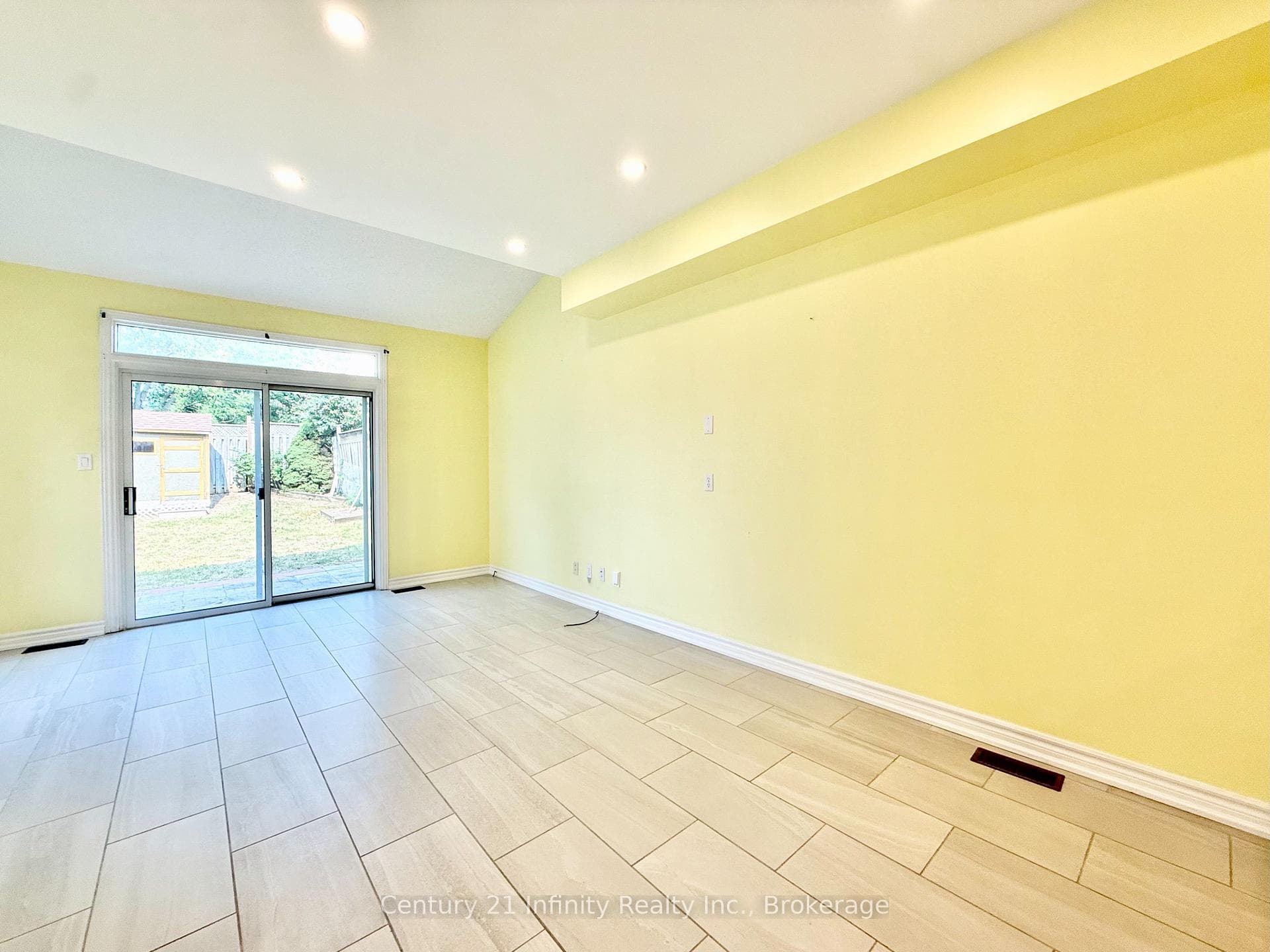 1171 Springbank Drive photo 16