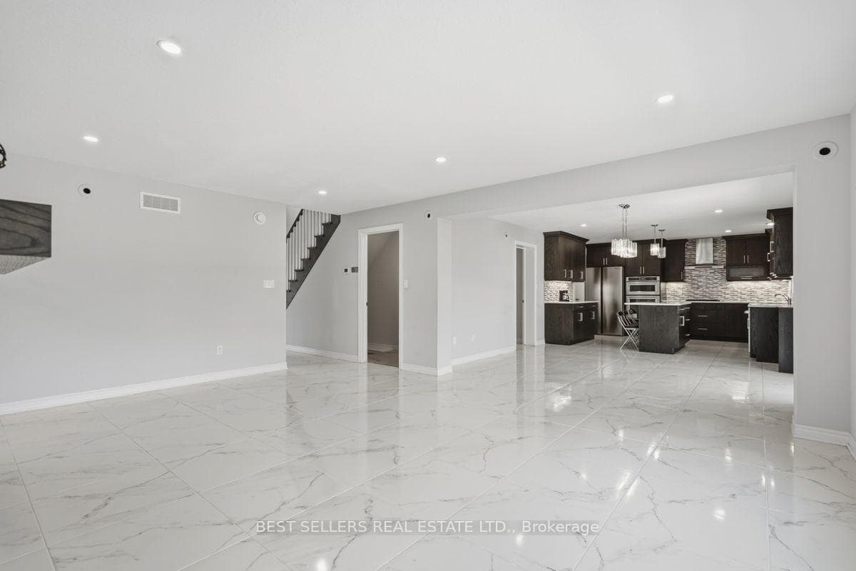 22 Weir Crescent photo 12