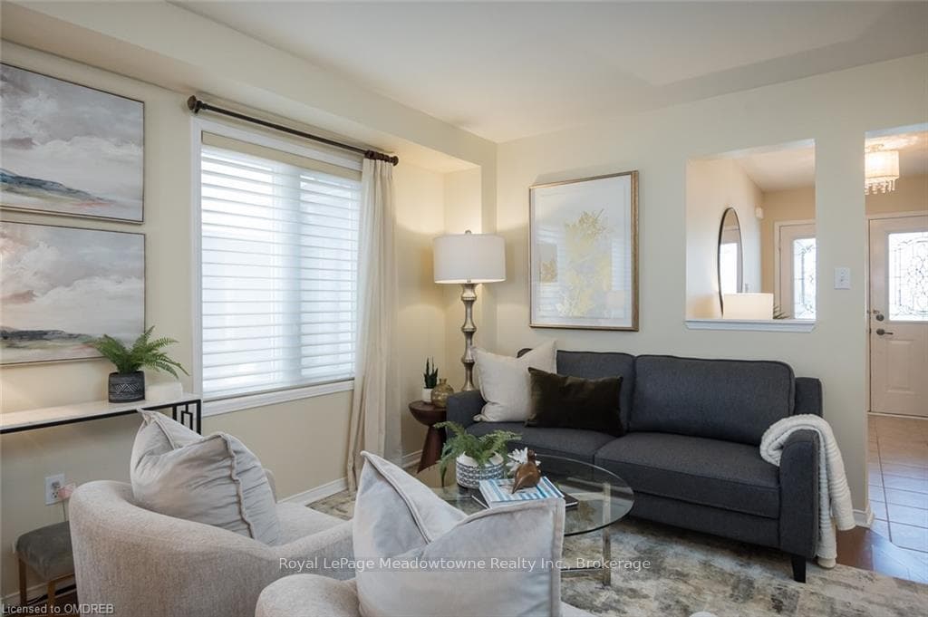 210 HAMPSHIRE Way photo 8