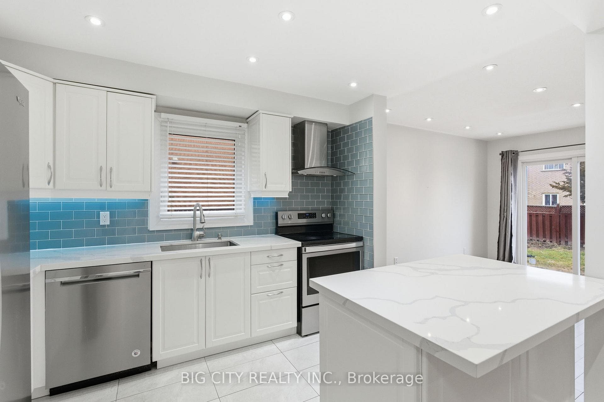 5487 Cosmic Crescent Unit Main photo 17