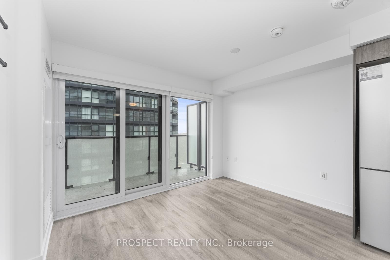 575 Bloor Street Unit 906 photo 14