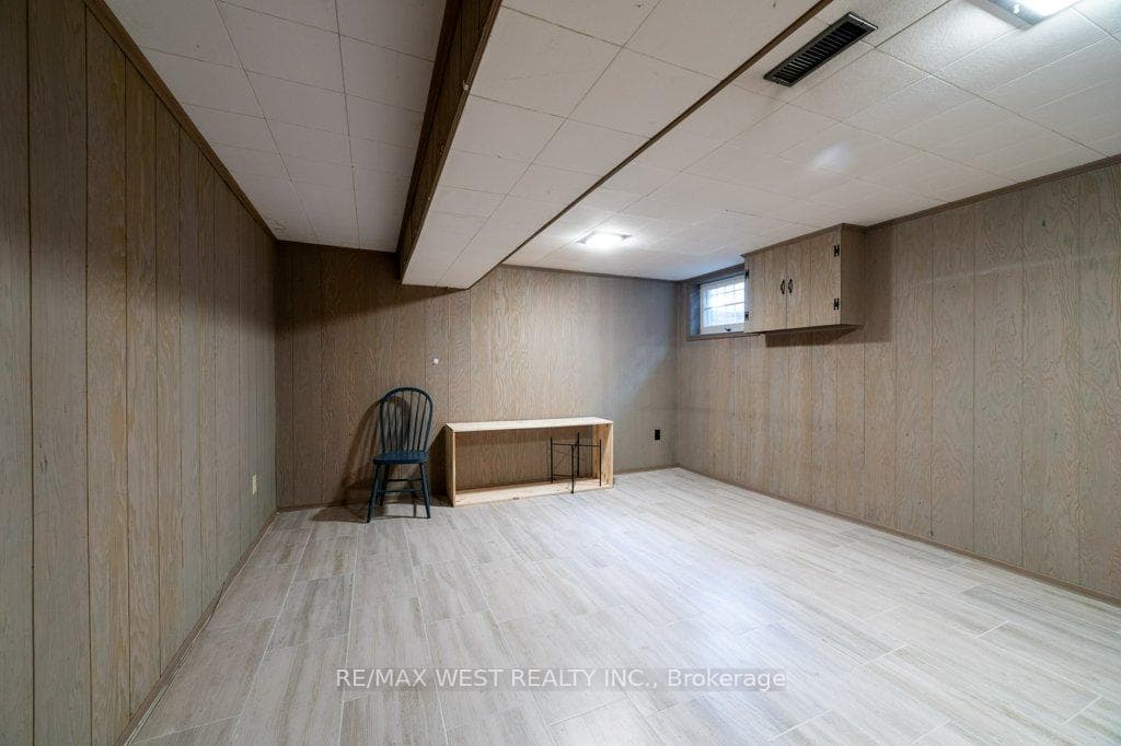 8 Farningham Crescent photo 23